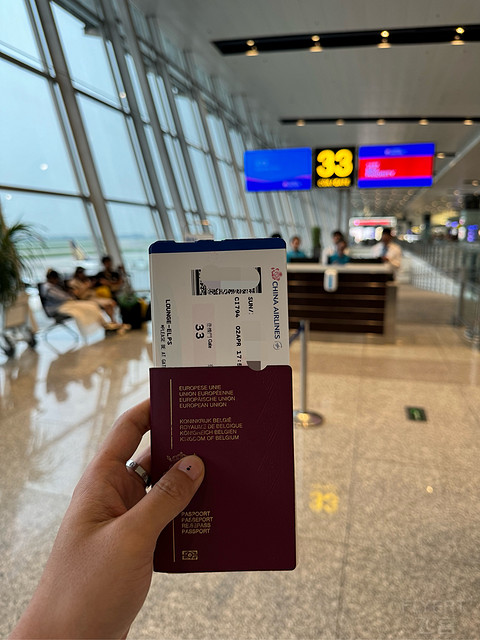 中华航空河内-台北-阿姆斯特丹商务舱