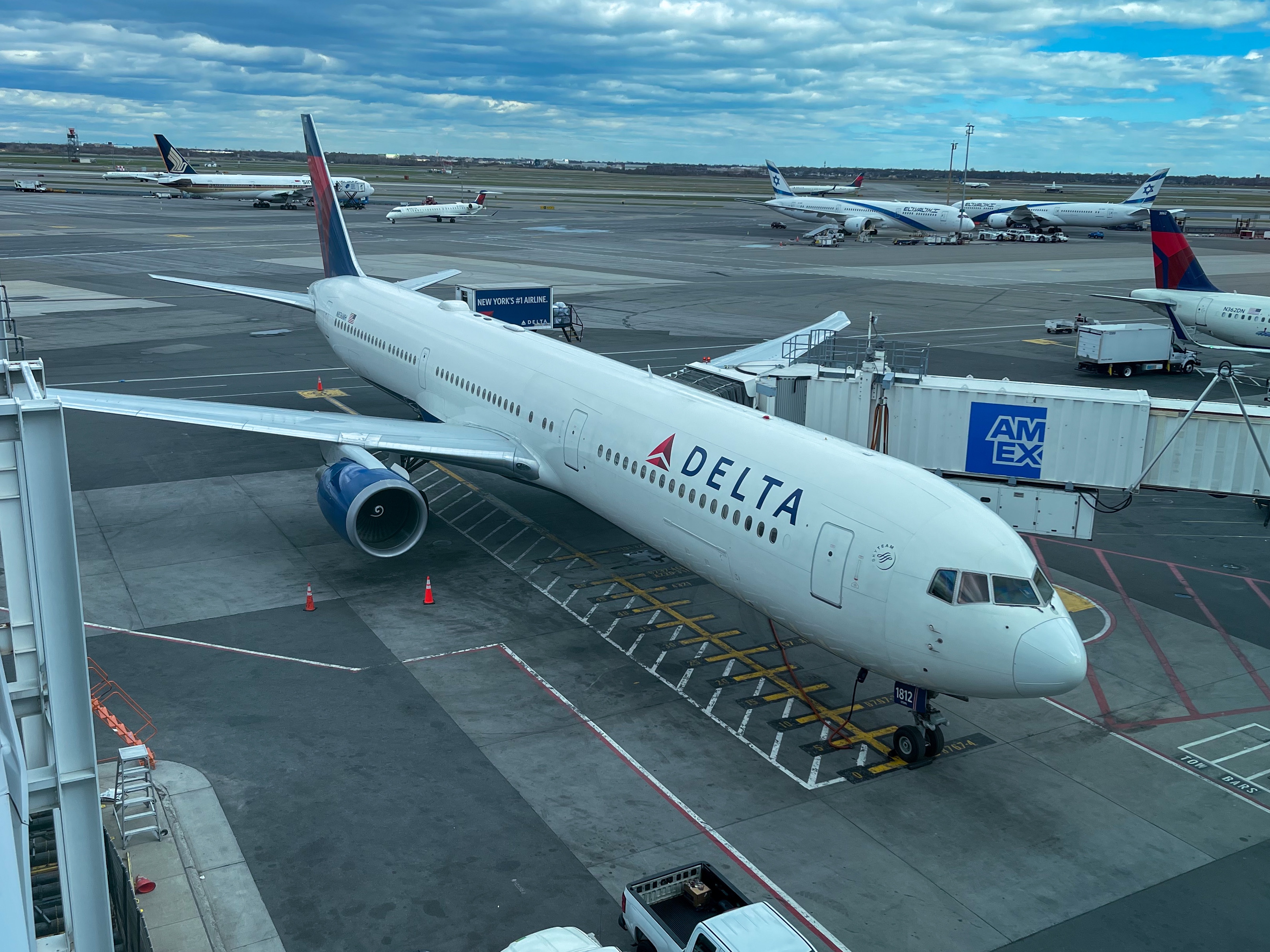 ϡл֮һDL516 JFK- LAX B767-400 Delta One