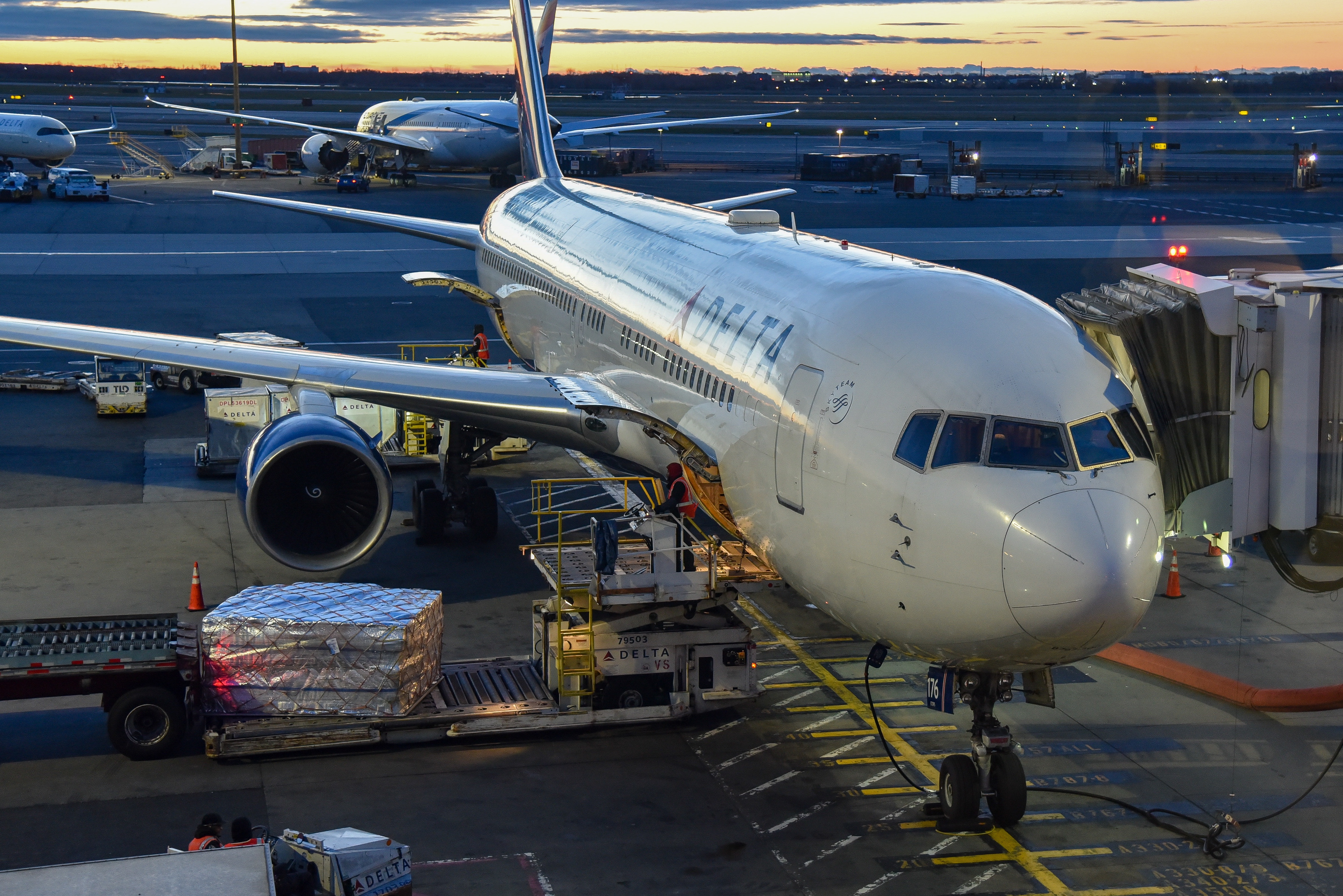 ϿɻDL960 767-300ER LAX-JFK Delta One