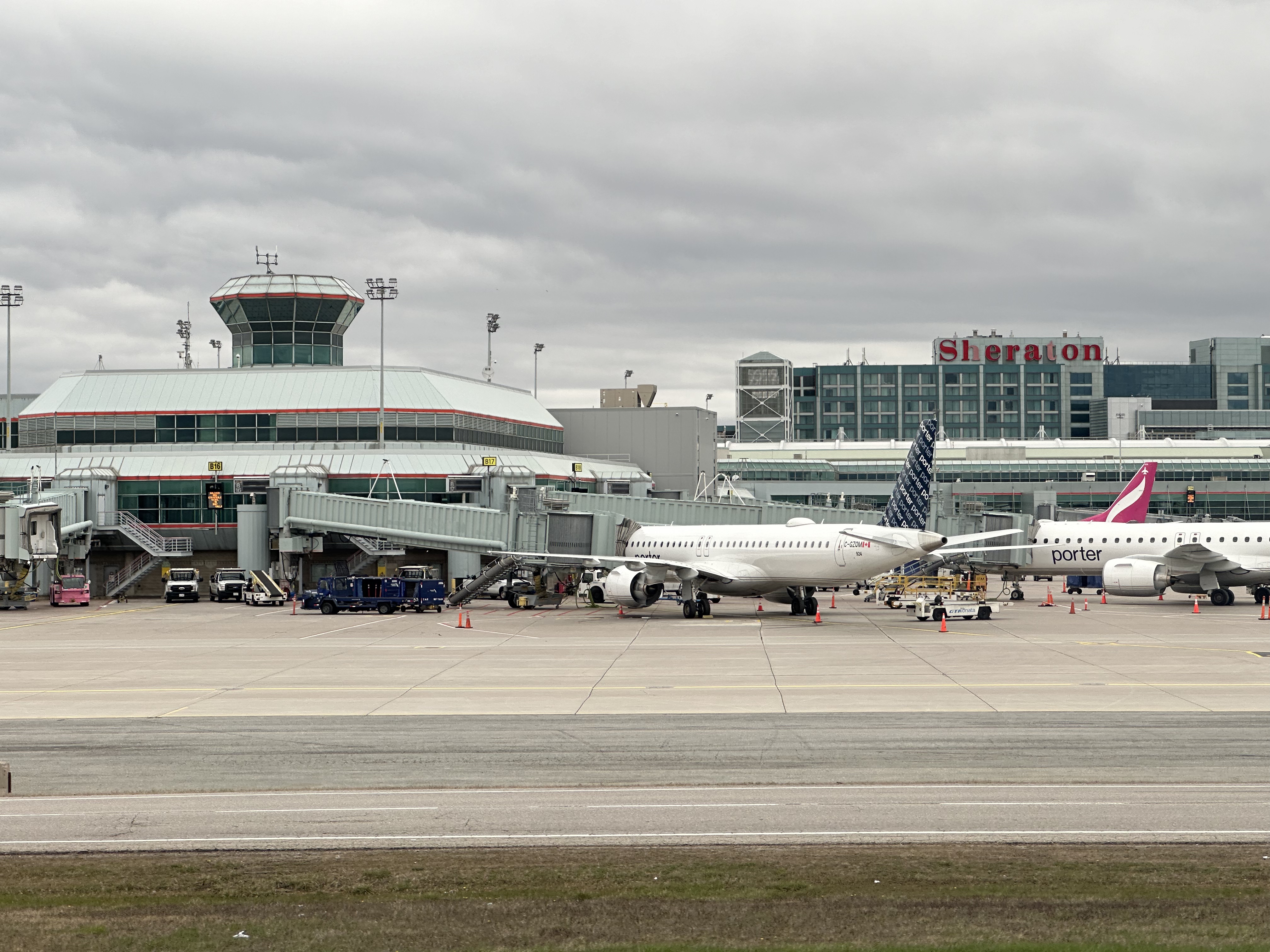 ׶֮-AA4556(LGA-YYZ)