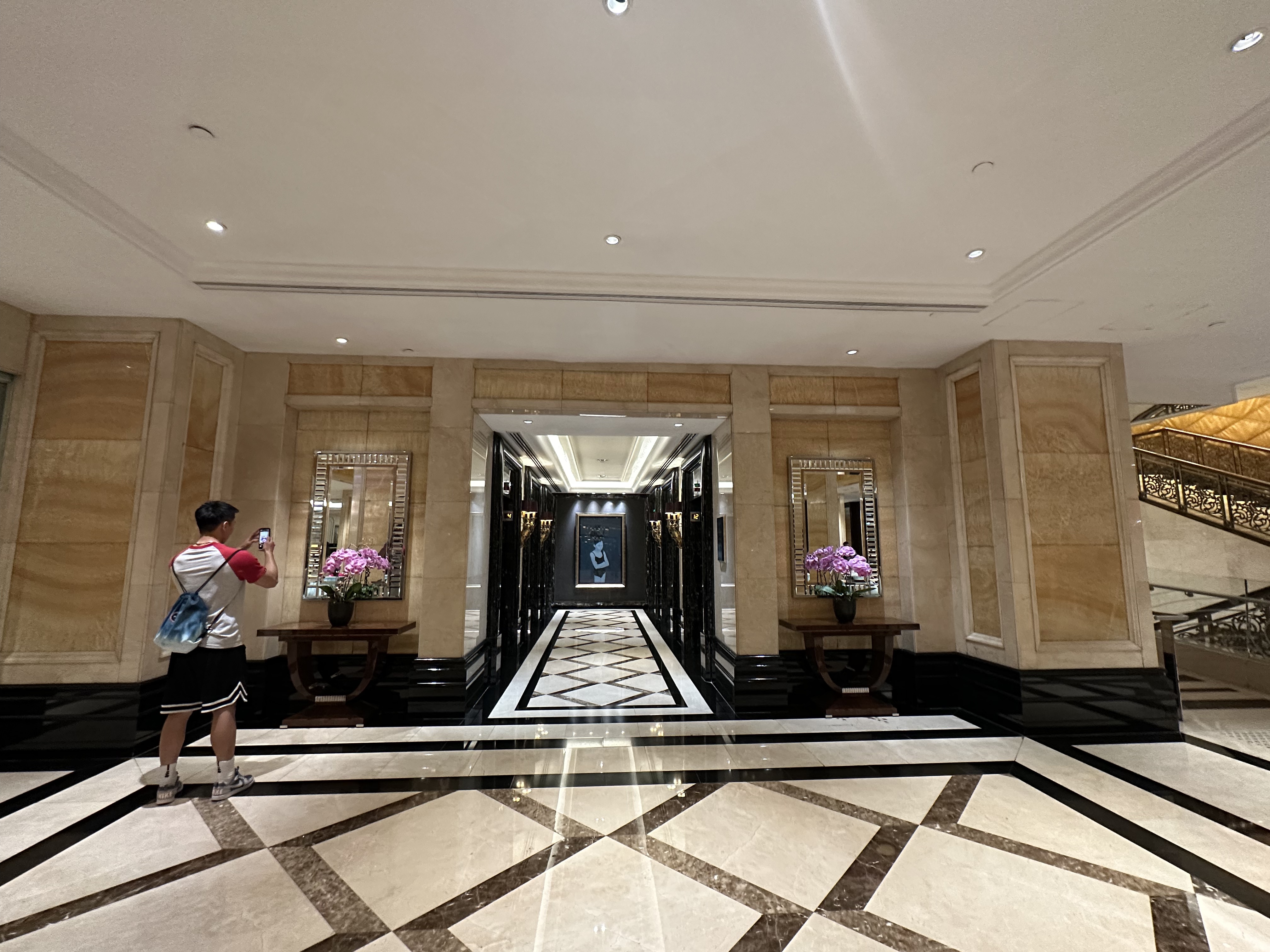 λõ񣬷ϲǲΰͥThe Langham, Hong Kong