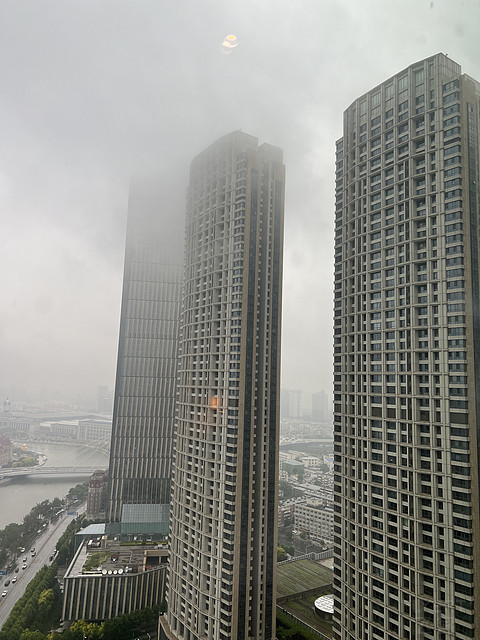 分享两周前去天津香格里拉入住体验，周末特种兵，早上自驾从北京出发时候就在下雨......