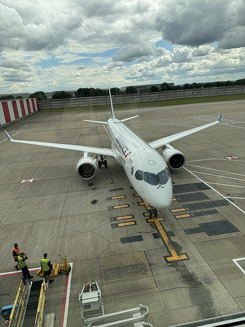 Express 分享卡航Qsuite LHR-HIA-PKX