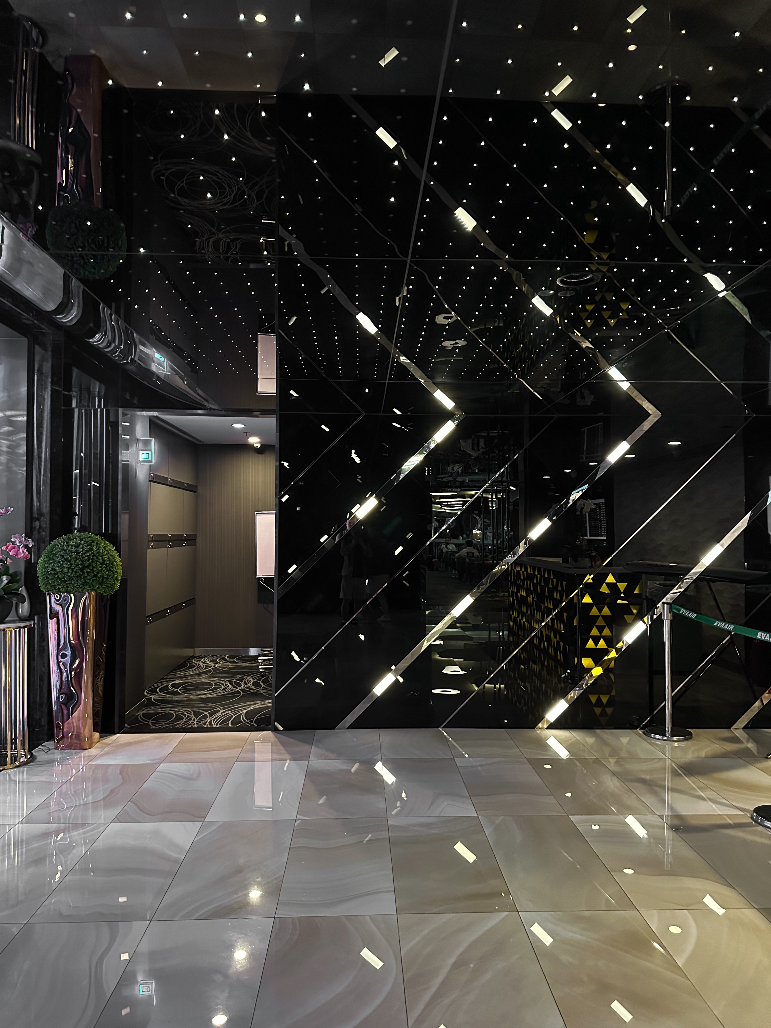 ճٺϢeva air lounge