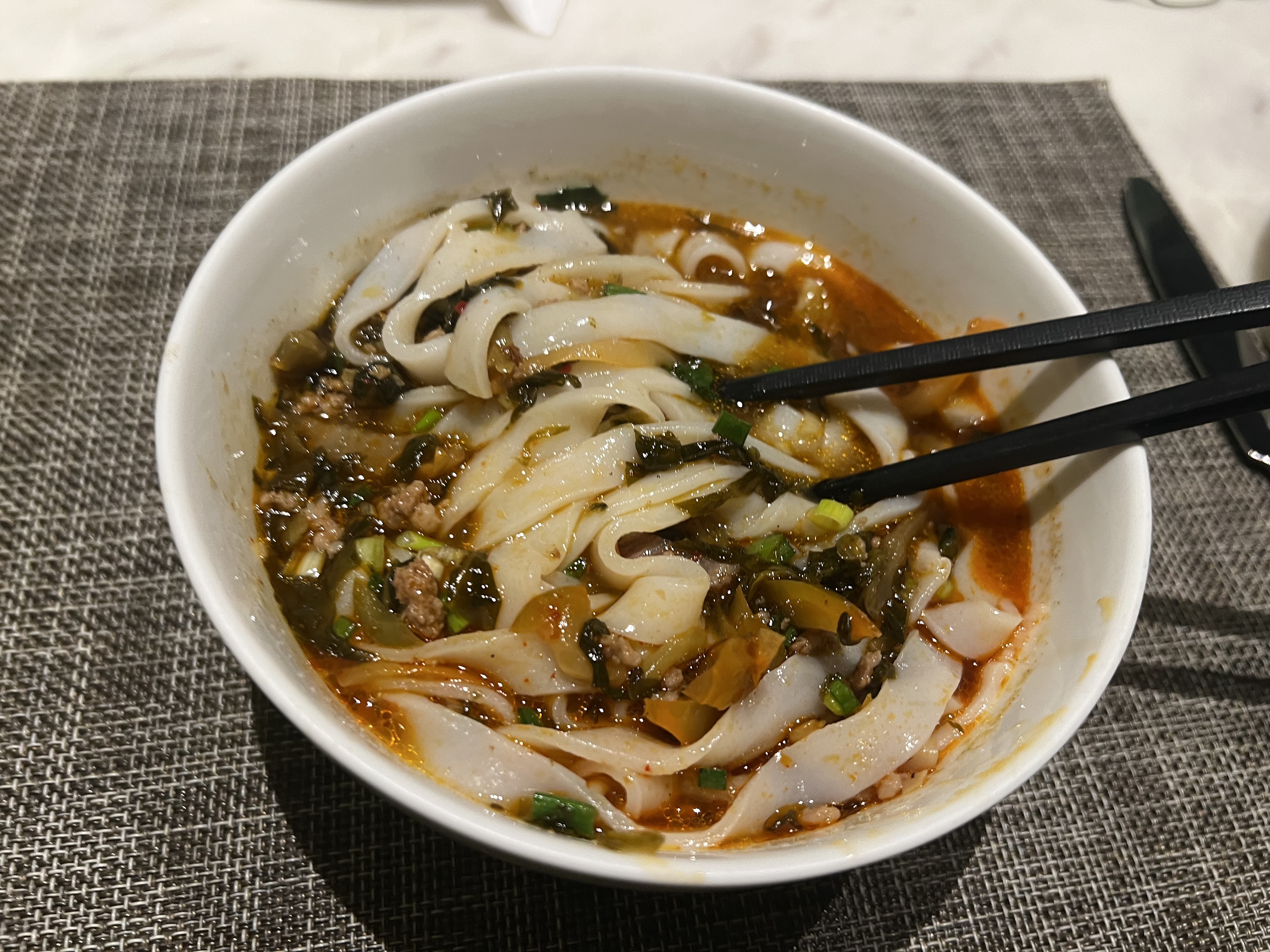 ޣ ׷