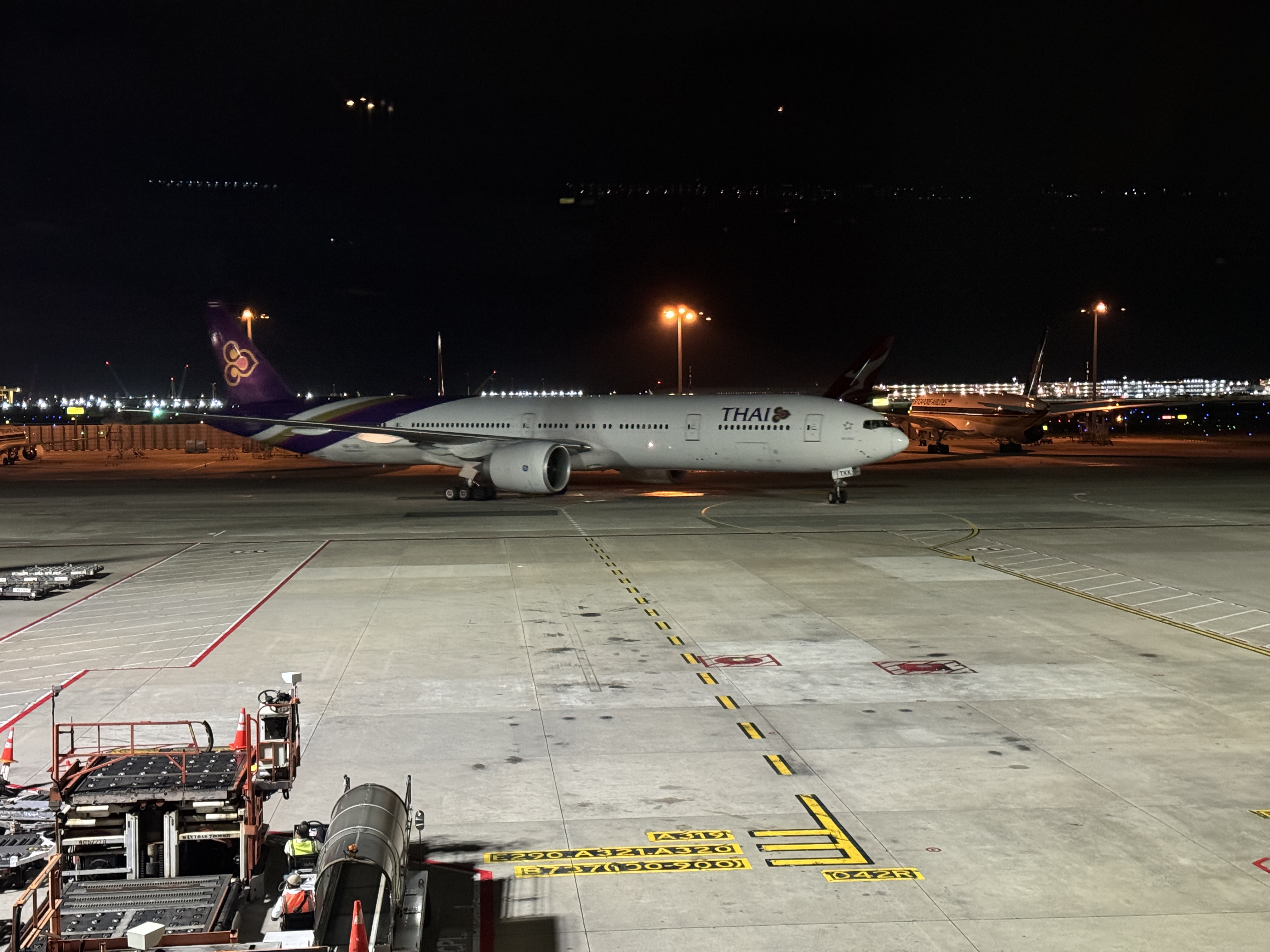 ̩SIN-BKK-ZRH77W