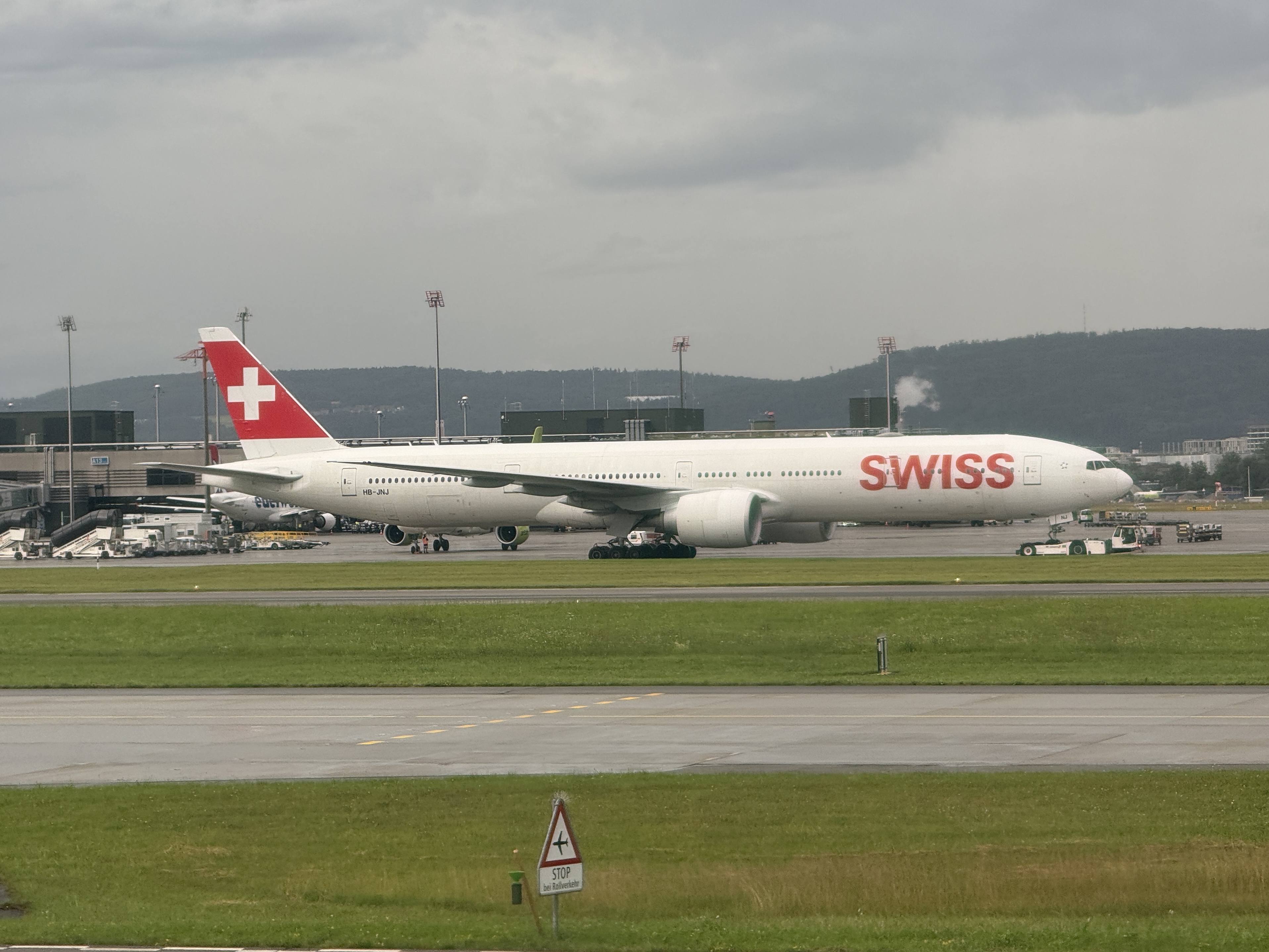 ̩SIN-BKK-ZRH77W