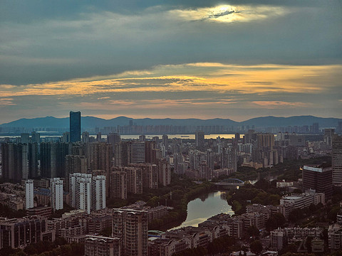 大小喜事，喜来登见｜南京金丝利喜来登酒店全景套＆行政套