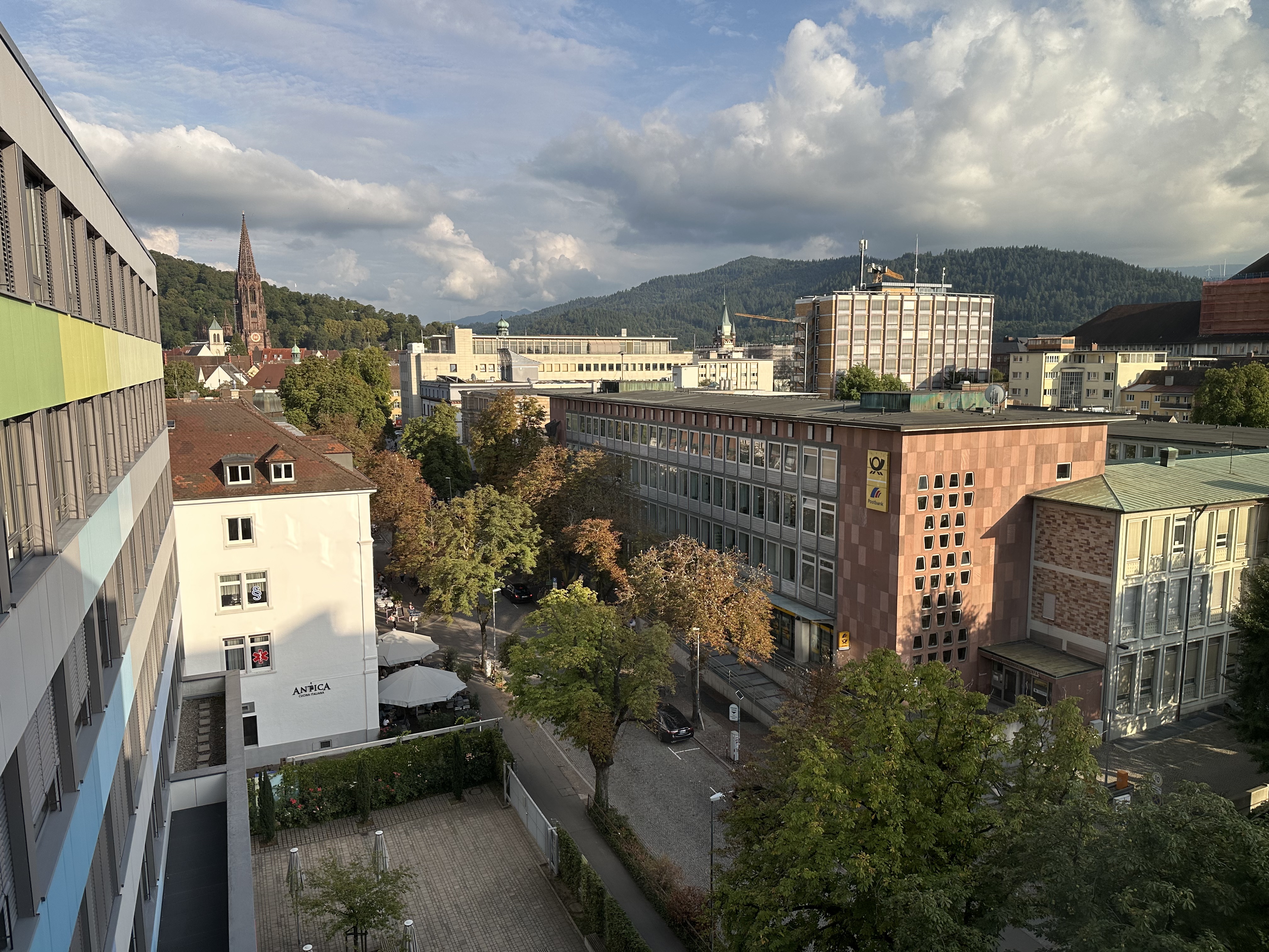 Freiburg Courtyard Ƶ