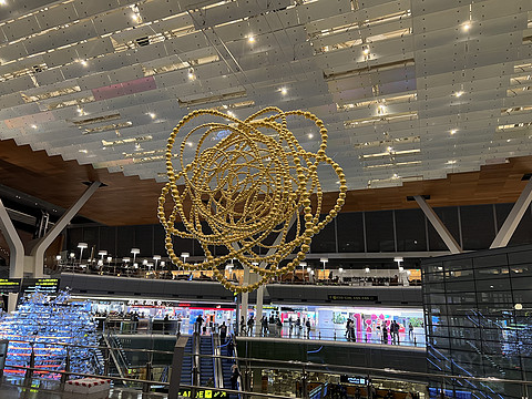 搭乘卡航，走出国门，迈向世界。QR875-QR1022 慌乱和莽撞交杂的首次出国行两舱体验