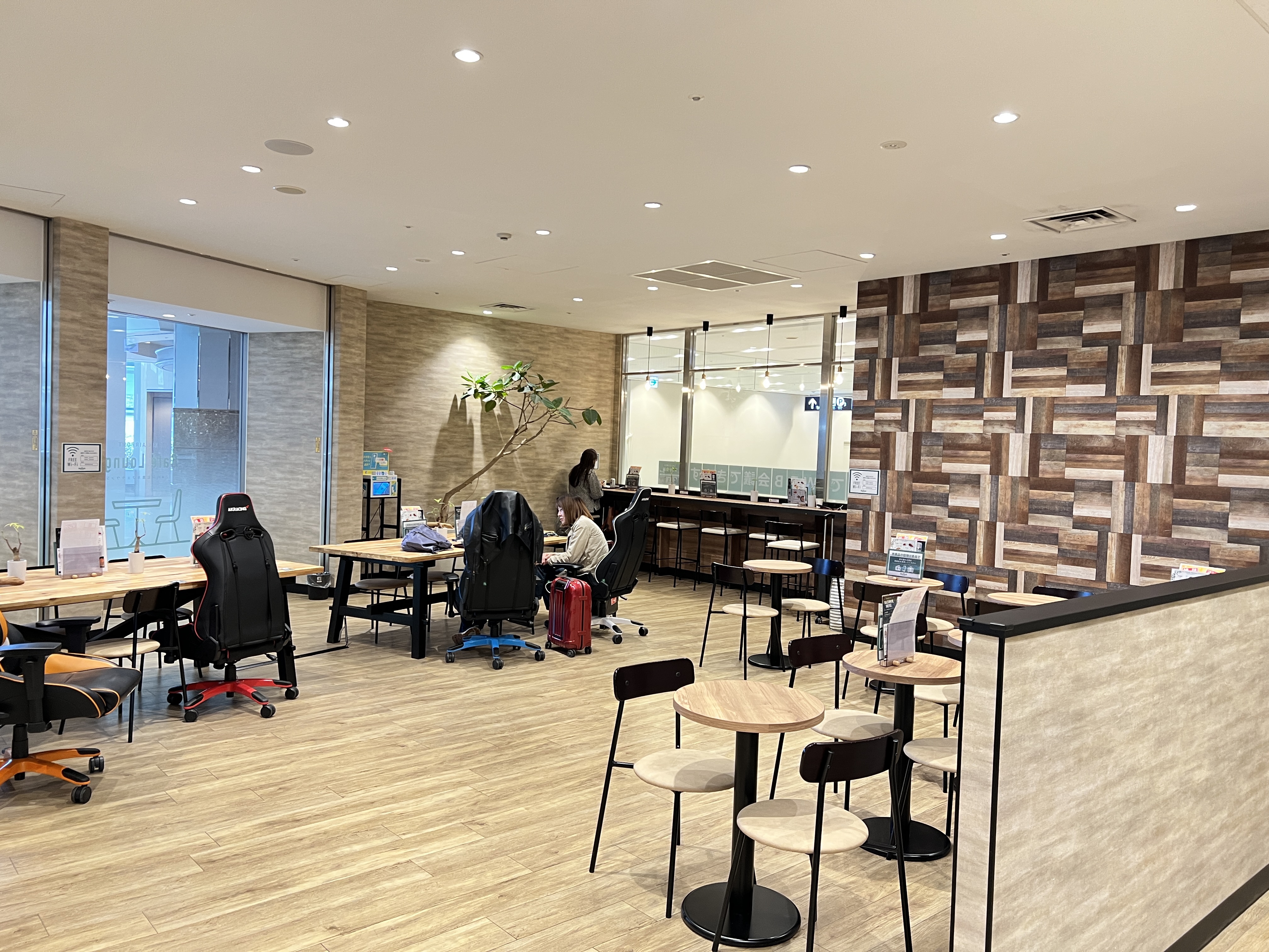 ձT1  KIX Airport Café Lounge NODOKA ǰ 