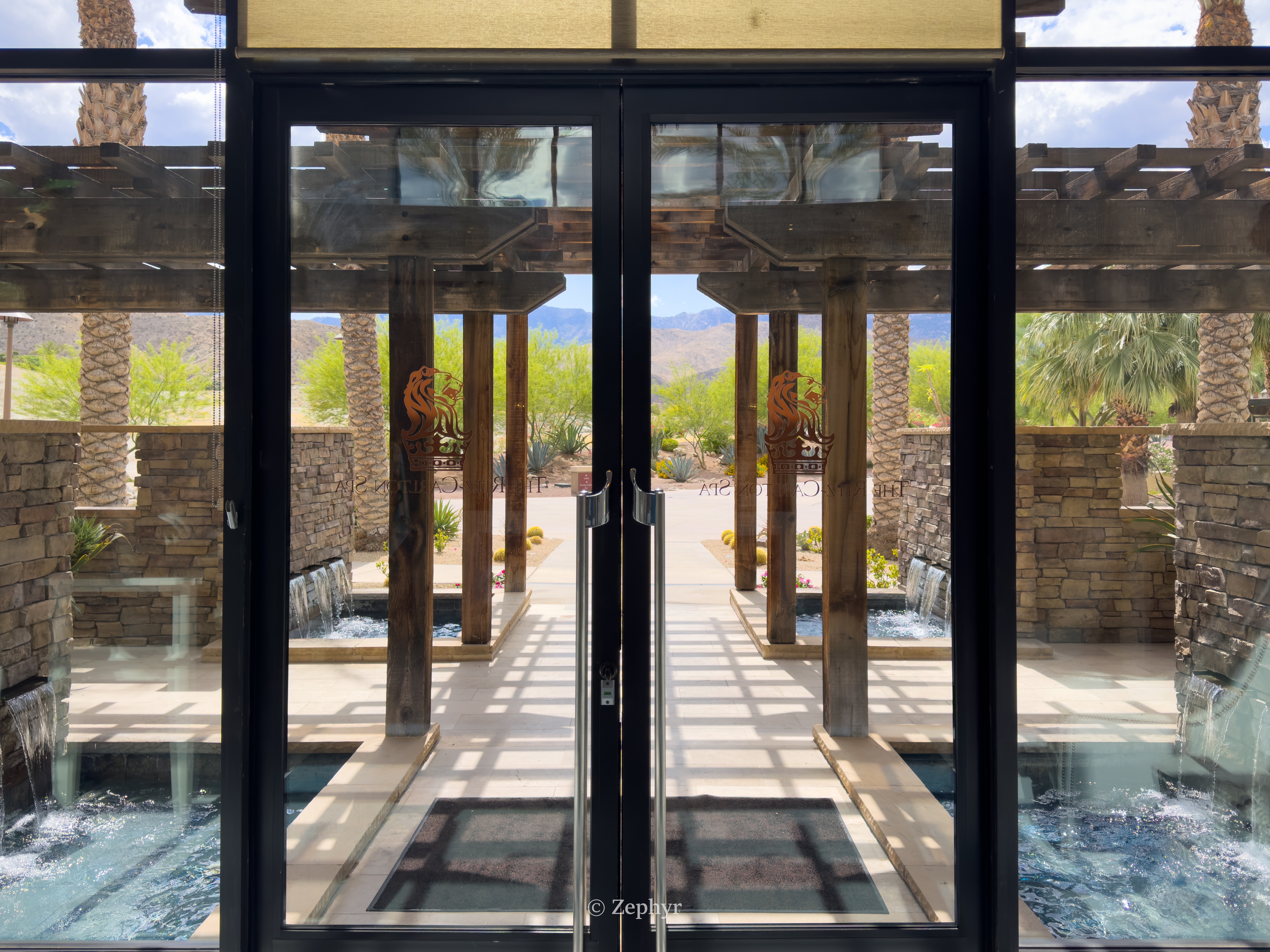 ȪӰ˼-ɳĮ֮ϵİɽȼThe Ritz-Carlton, Rancho Mirage