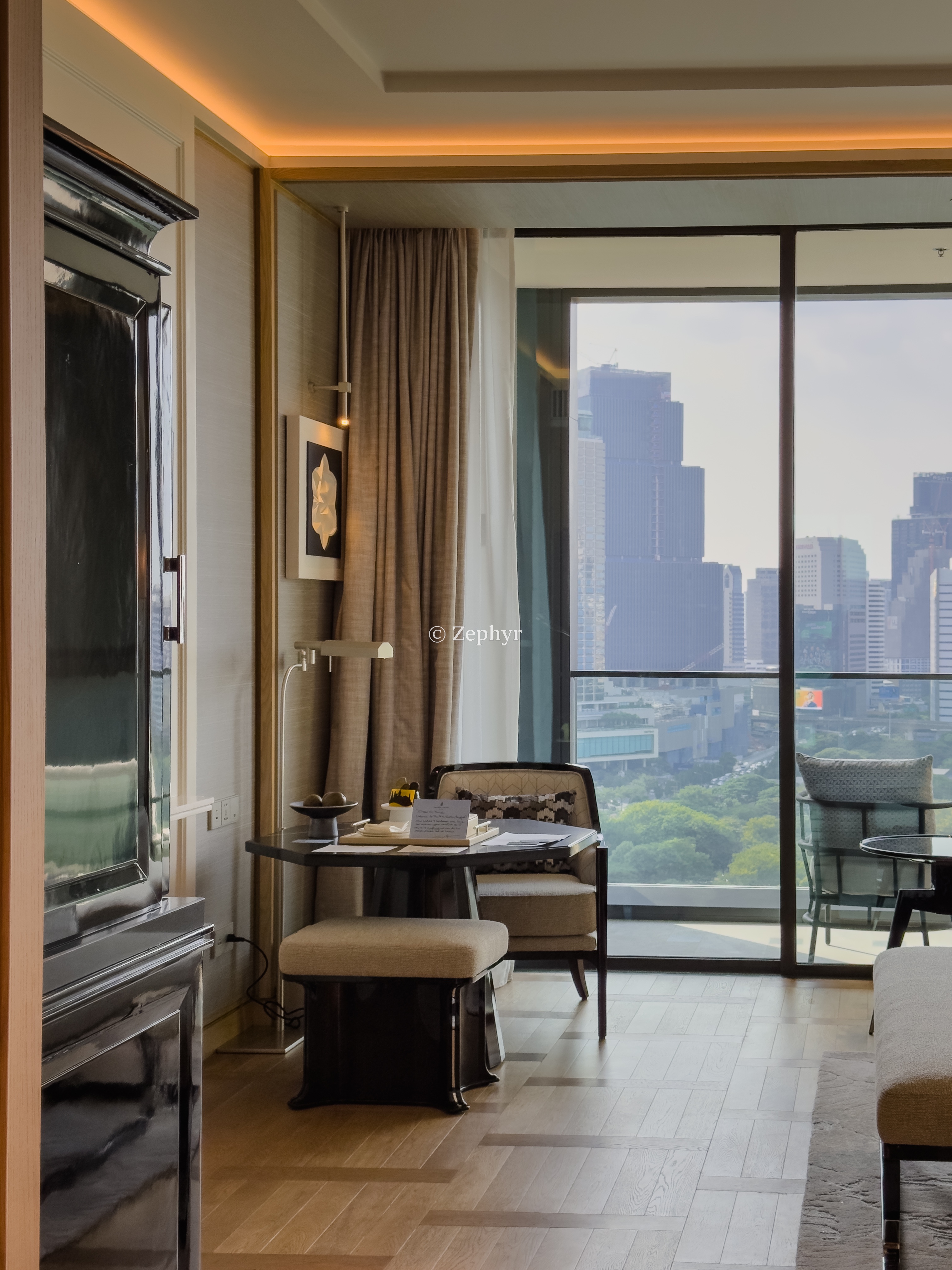 ҵ˼پƵ ֿͷȡ The Ritz-Carlton, Bangkok