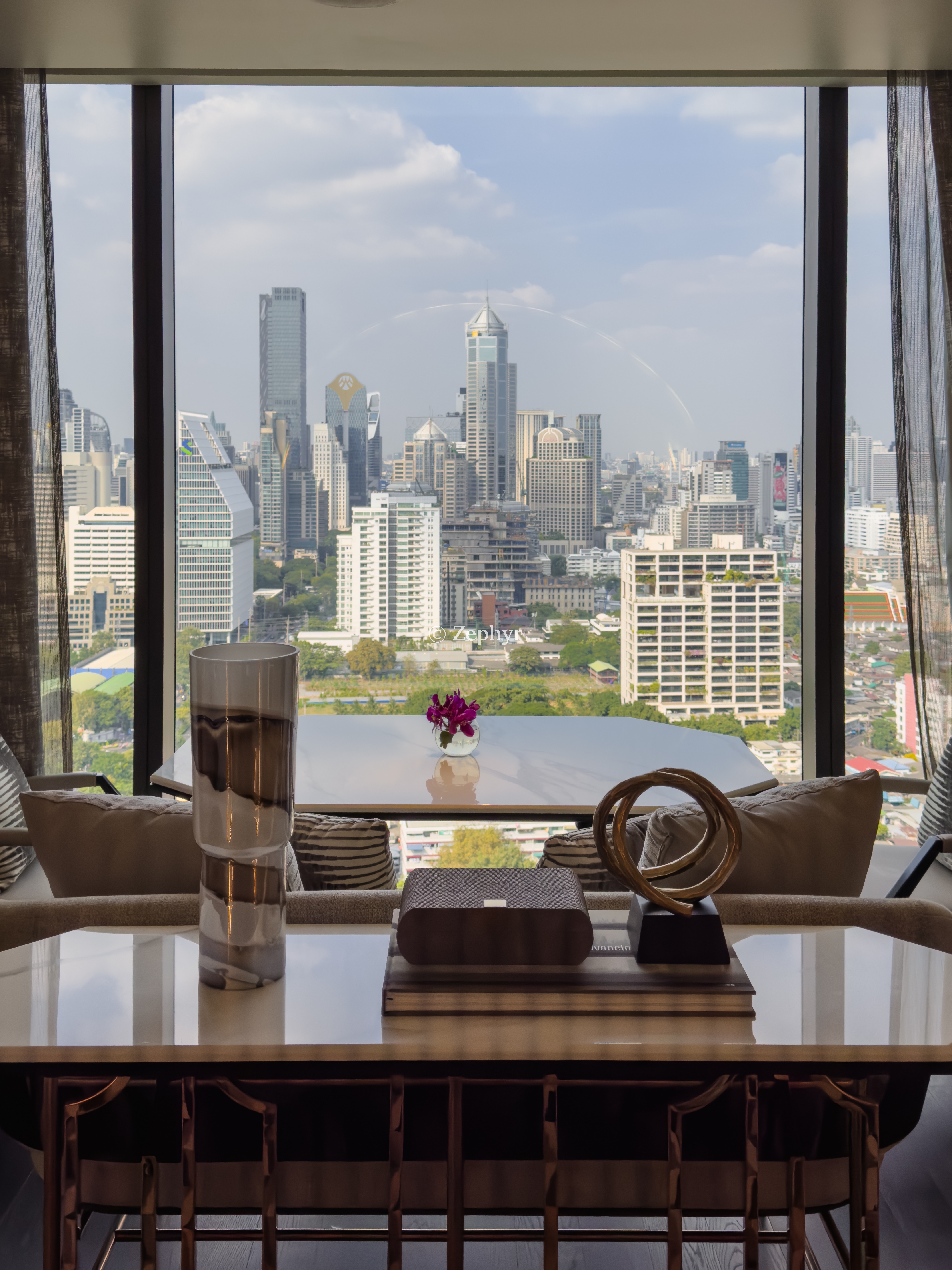 ҵ˼پƵ ֿͷȡ The Ritz-Carlton, Bangkok