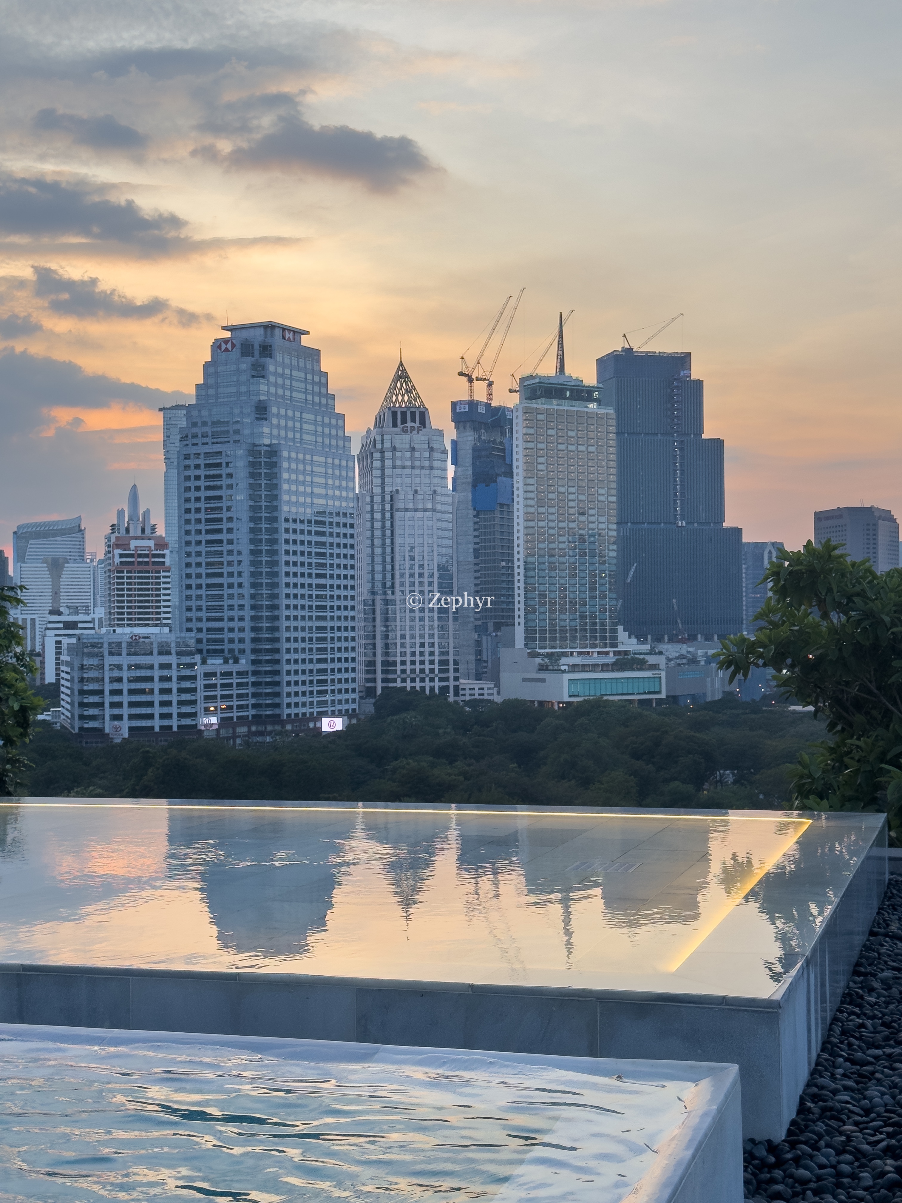 ҵ˼پƵ ֿͷȡ The Ritz-Carlton, Bangkok