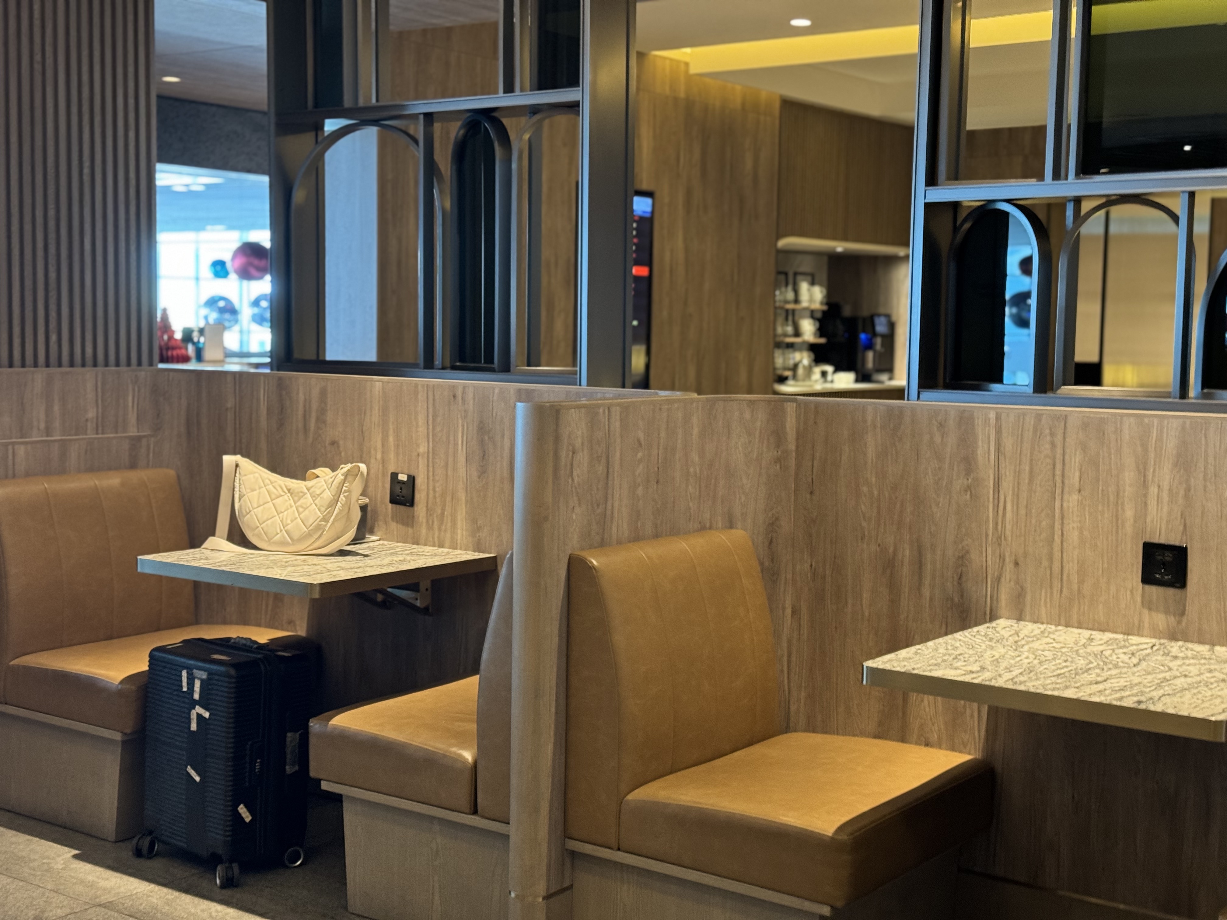 ŹʻMFM PLAZA PREMIUM LOUNGE