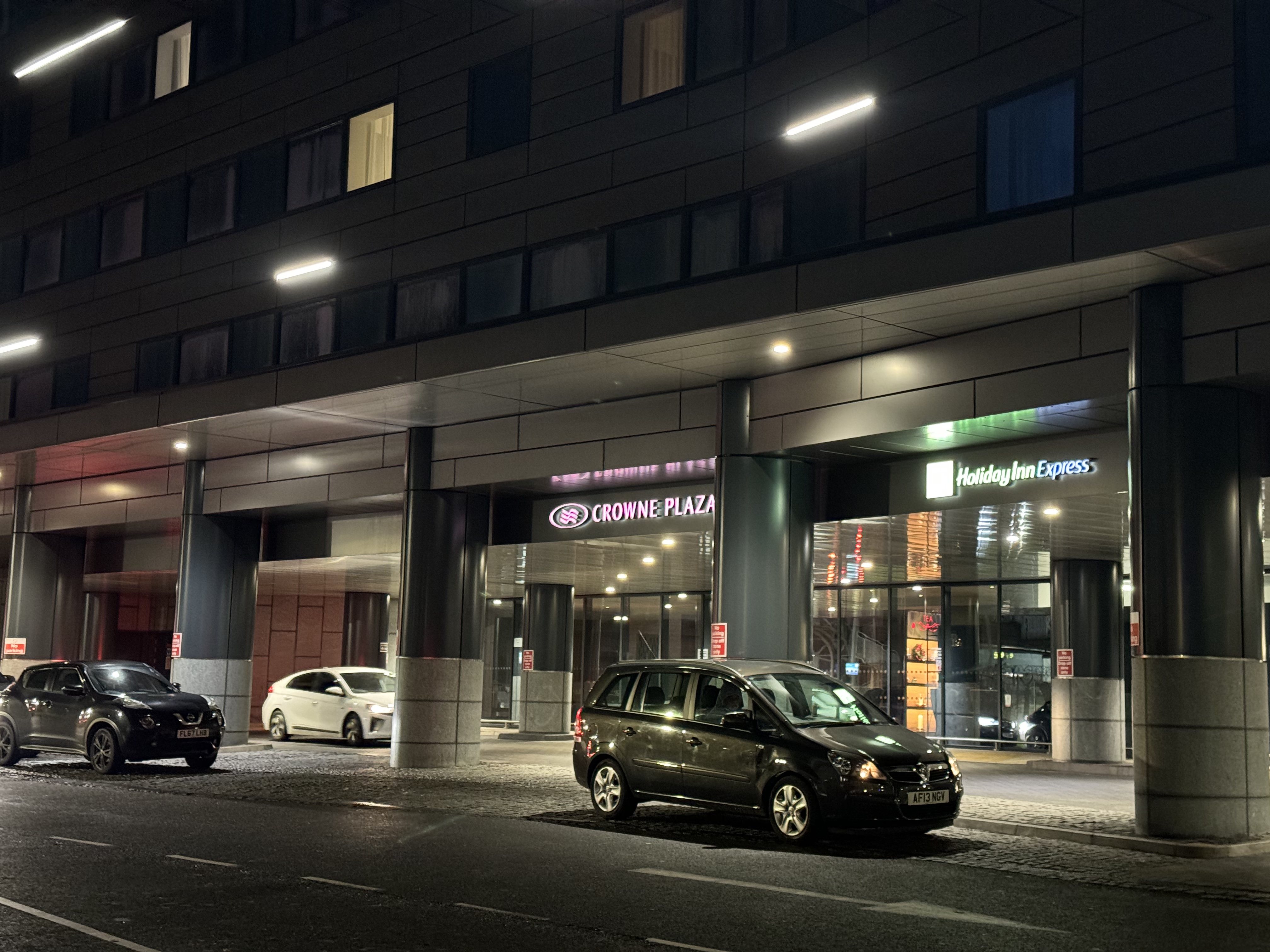 ϣ˼޹ҹԼ۱Ȳߵѡϣ˼޻ѡվƵ Holiday Inn Express Heathrow