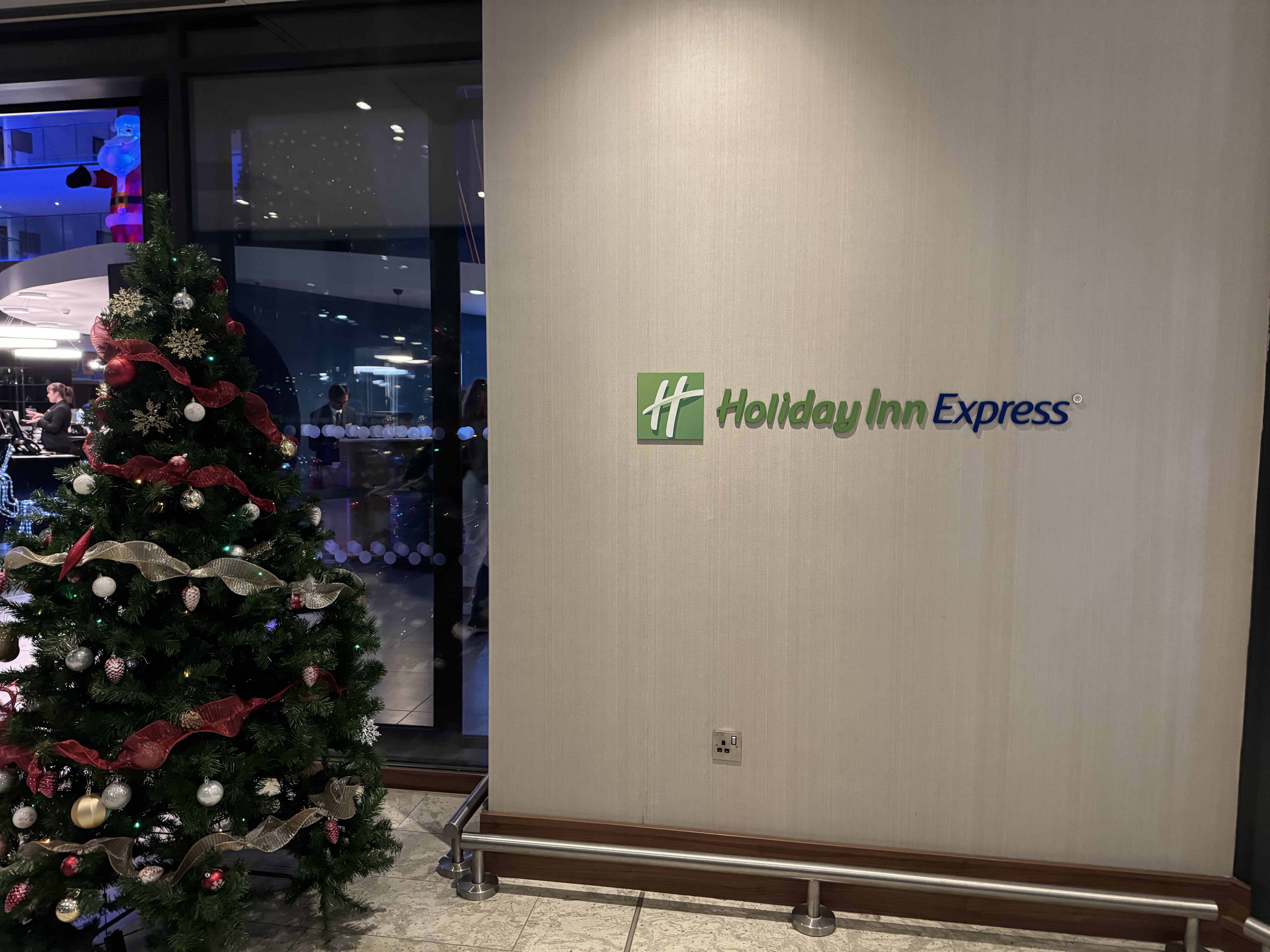 ϣ˼޹ҹԼ۱Ȳߵѡϣ˼޻ѡվƵ Holiday Inn Express Heathrow