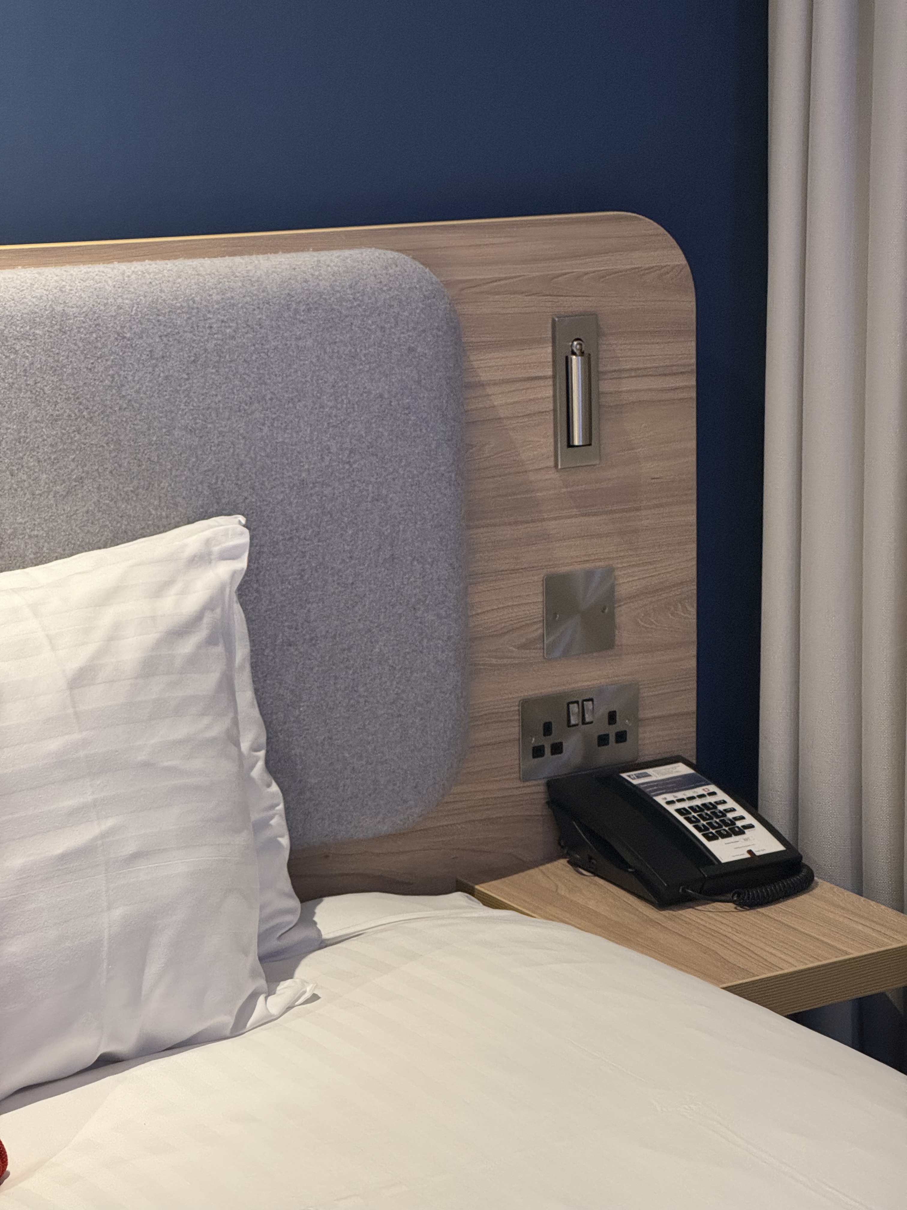 ϣ˼޹ҹԼ۱Ȳߵѡϣ˼޻ѡվƵ Holiday Inn Express Heathrow