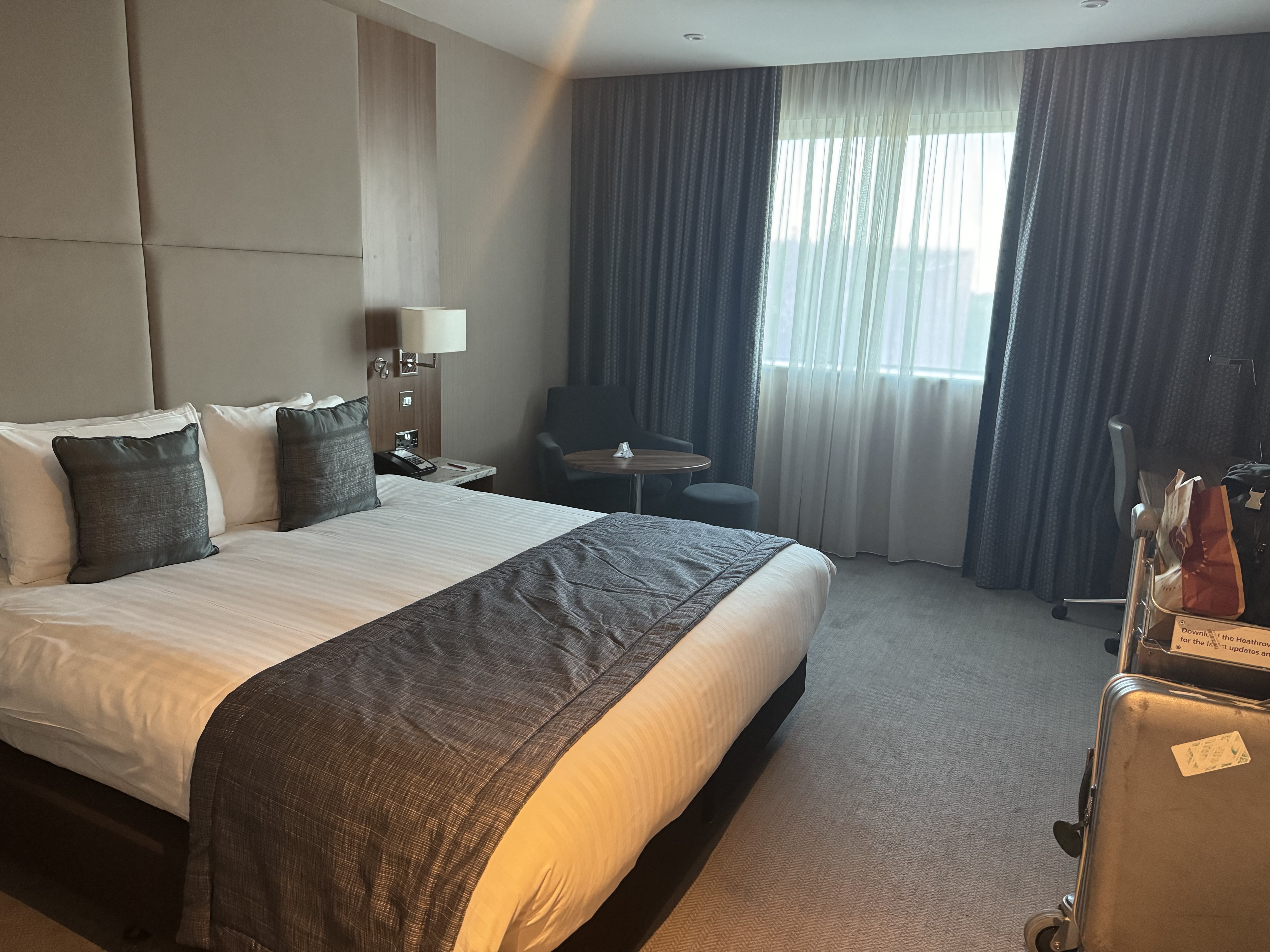 ϣ˼޹ҹԼ۱Ȳߵѡϣ˼޻ѡվƵ Holiday Inn Express Heathrow