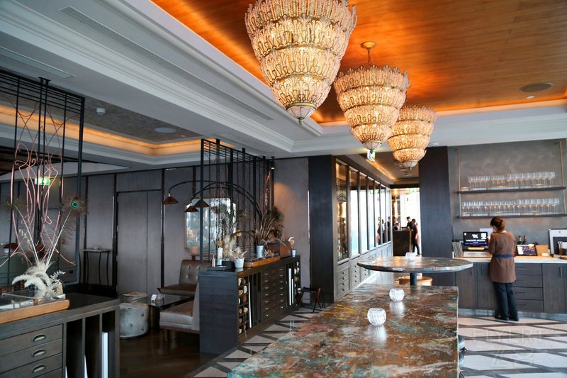 Bangkok--Waldorf Astoria Bangkok The Loft Bar (16).JPG