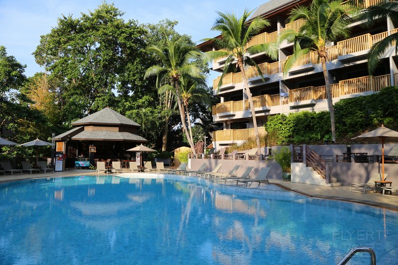 Krabi--Holiday Inn Resort Krabi Ao Nang Beach Pool (2).JPG
