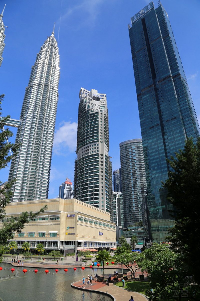 Kuala Lumpur--Petronas Twin Towers (4).JPG