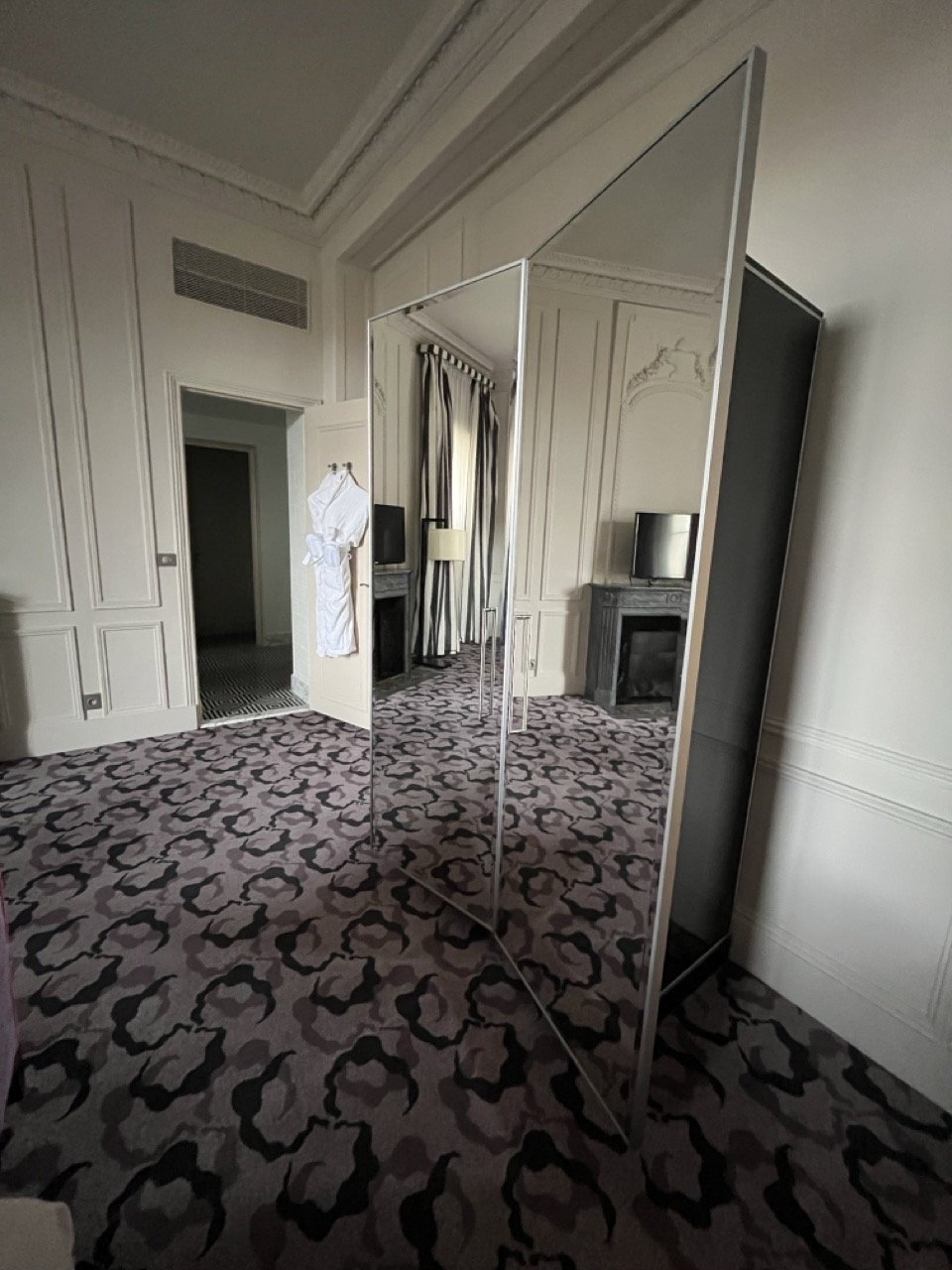 ڻʹ԰ŷʽƵ Waldorf Astoria Versailles-Trianon Place