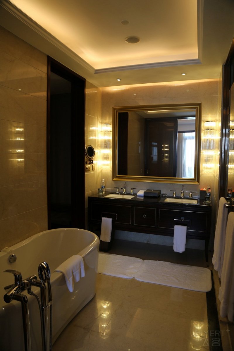 Shantou--Sheraton Shantou Hotel Suite (2).JPG