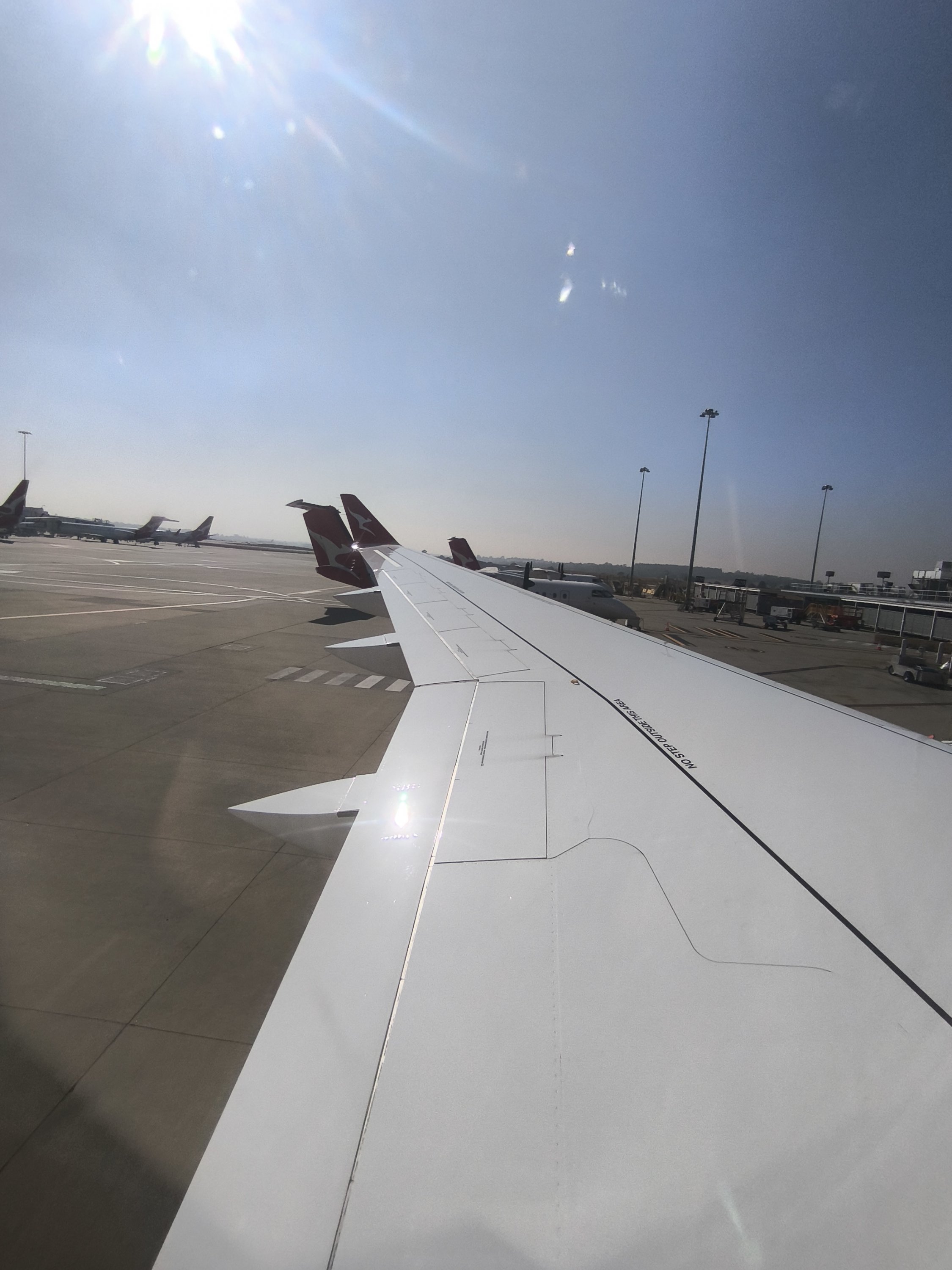 ʱ-ĺ Qantaslink տA220-300 QF1281 CBR-MEL ò (վ׷)