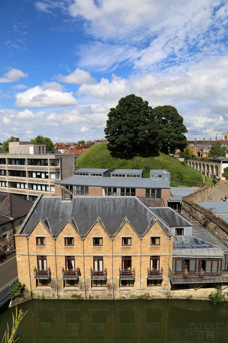 Oxford--Courtyard by Marriott Oxford City Center Rooftop Terrace (7).JPG