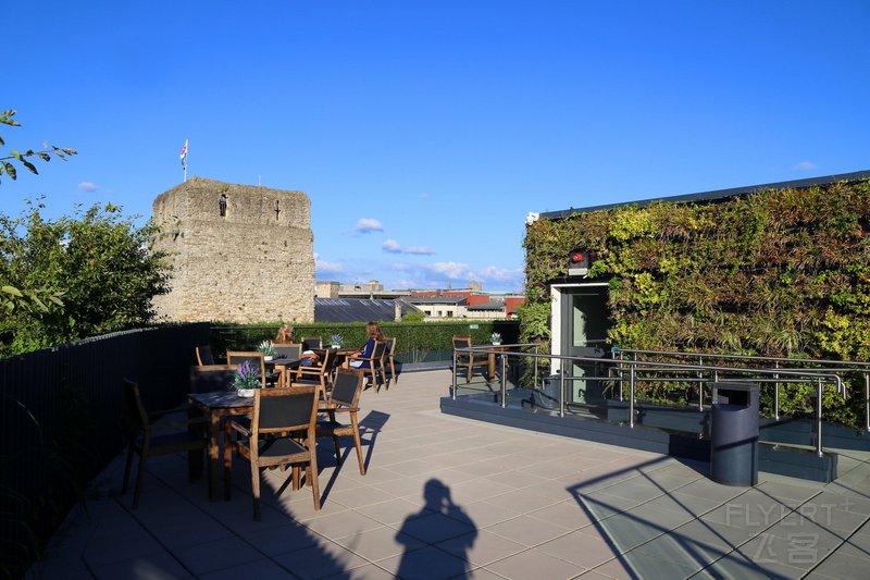 Oxford--Courtyard by Marriott Oxford City Center Rooftop Terrace (17).JPG