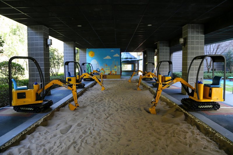 Ningbo--Hilton Ningbo Dongqian Lake Resort Fitness Center Children Playground (3).JPG