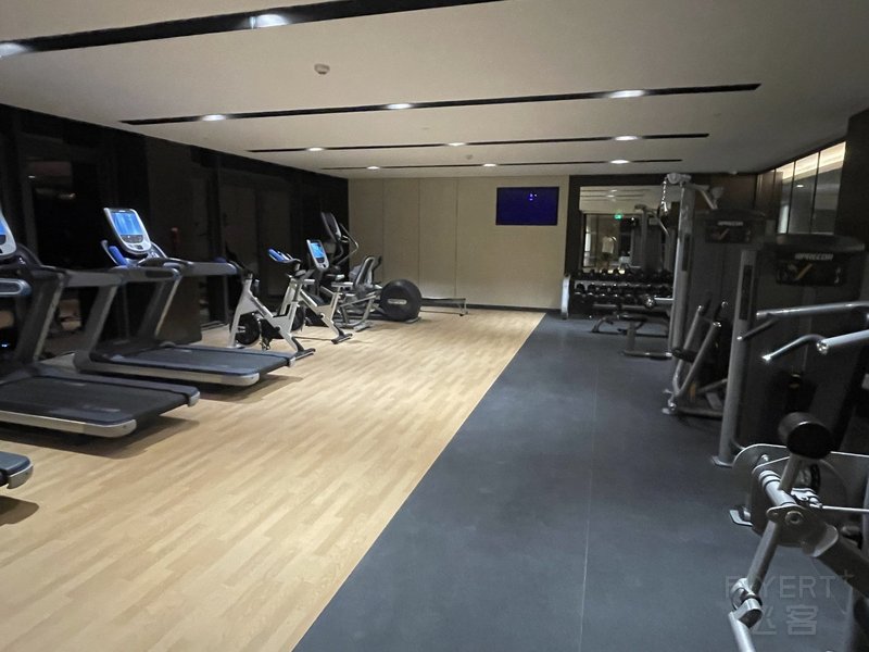 Ningbo--Hilton Ningbo Dongqian Lake Resort Fitness Center Gym (2).jpg