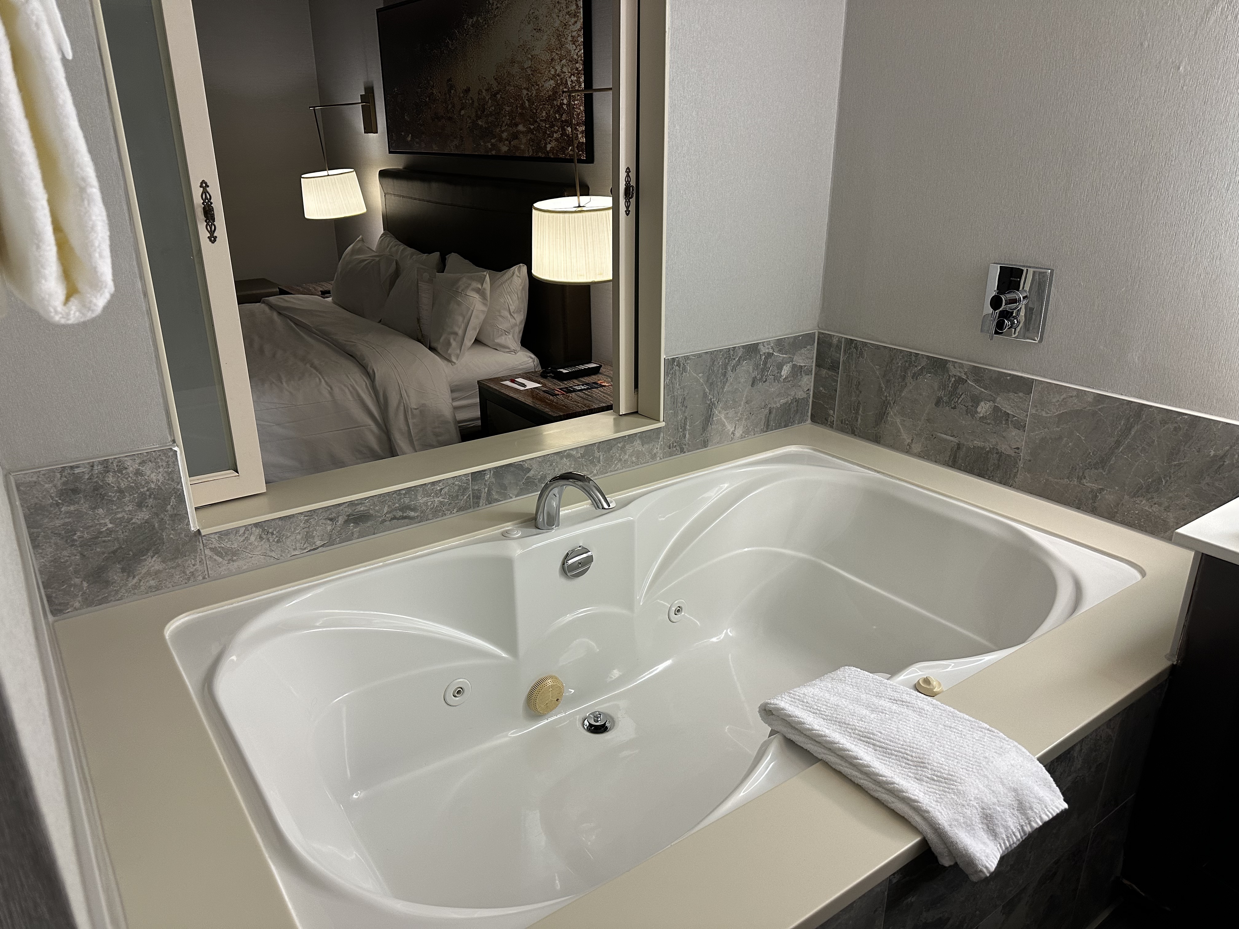 Ǽٲfallsview & spa׷