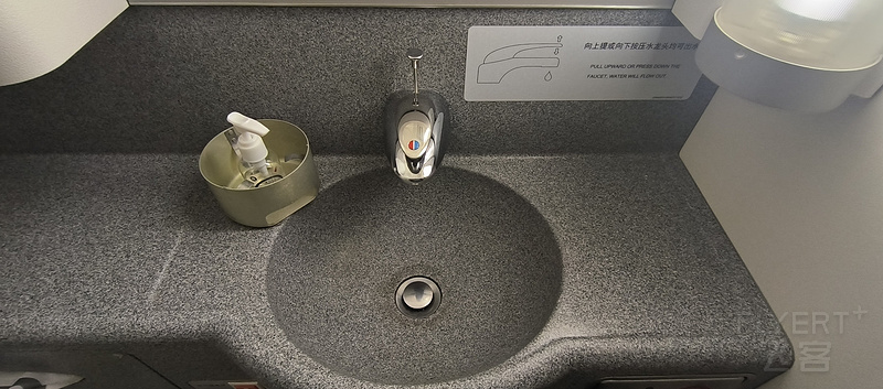 2143030IM3F1p9DSpzOlyE.jpg