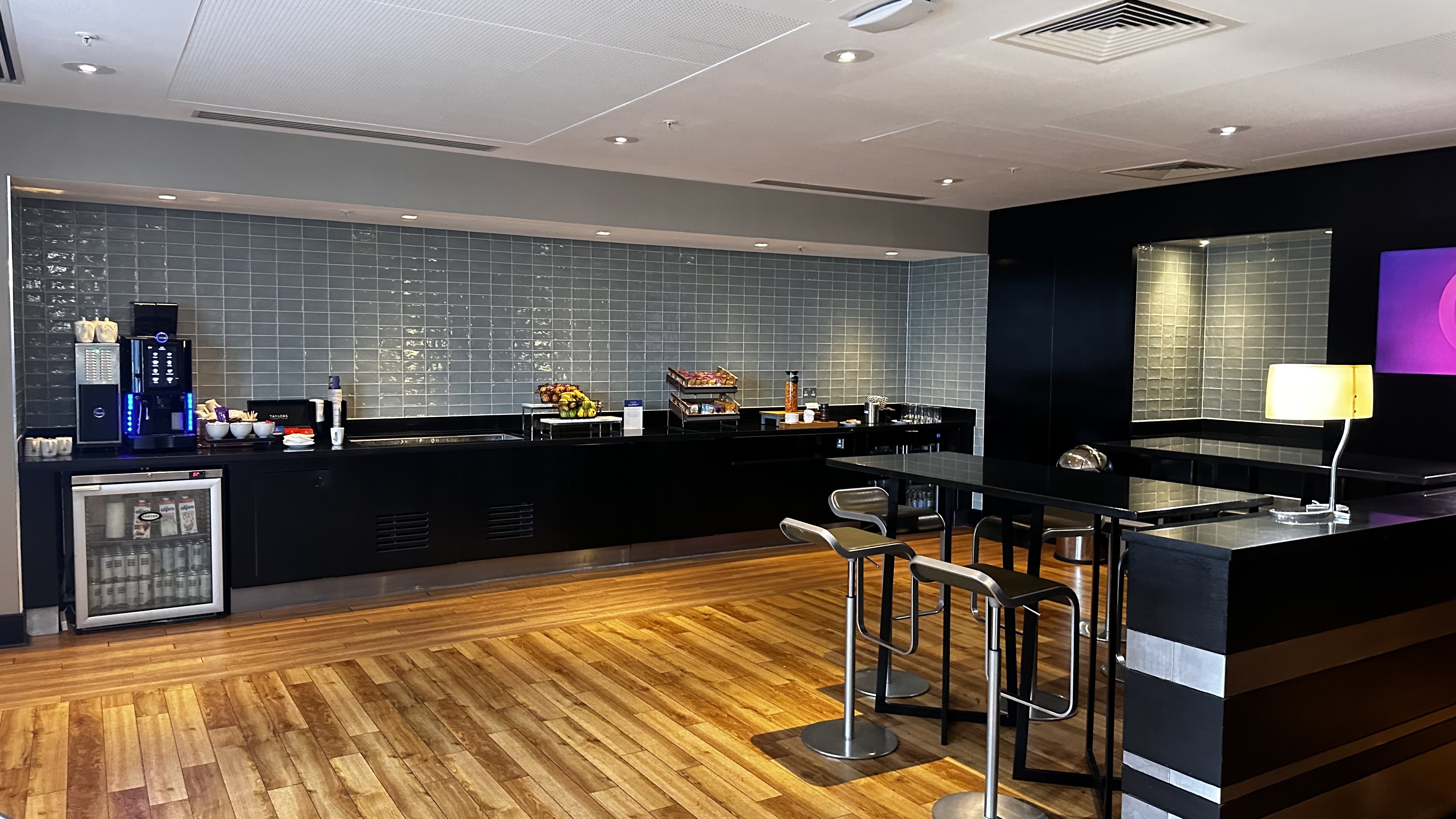 ϣ׶ؼͷ Hilton London canary wharf