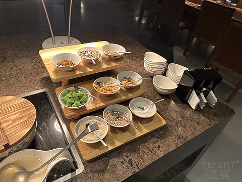烟雨朦胧严西湖——武汉光谷希尔顿酒店