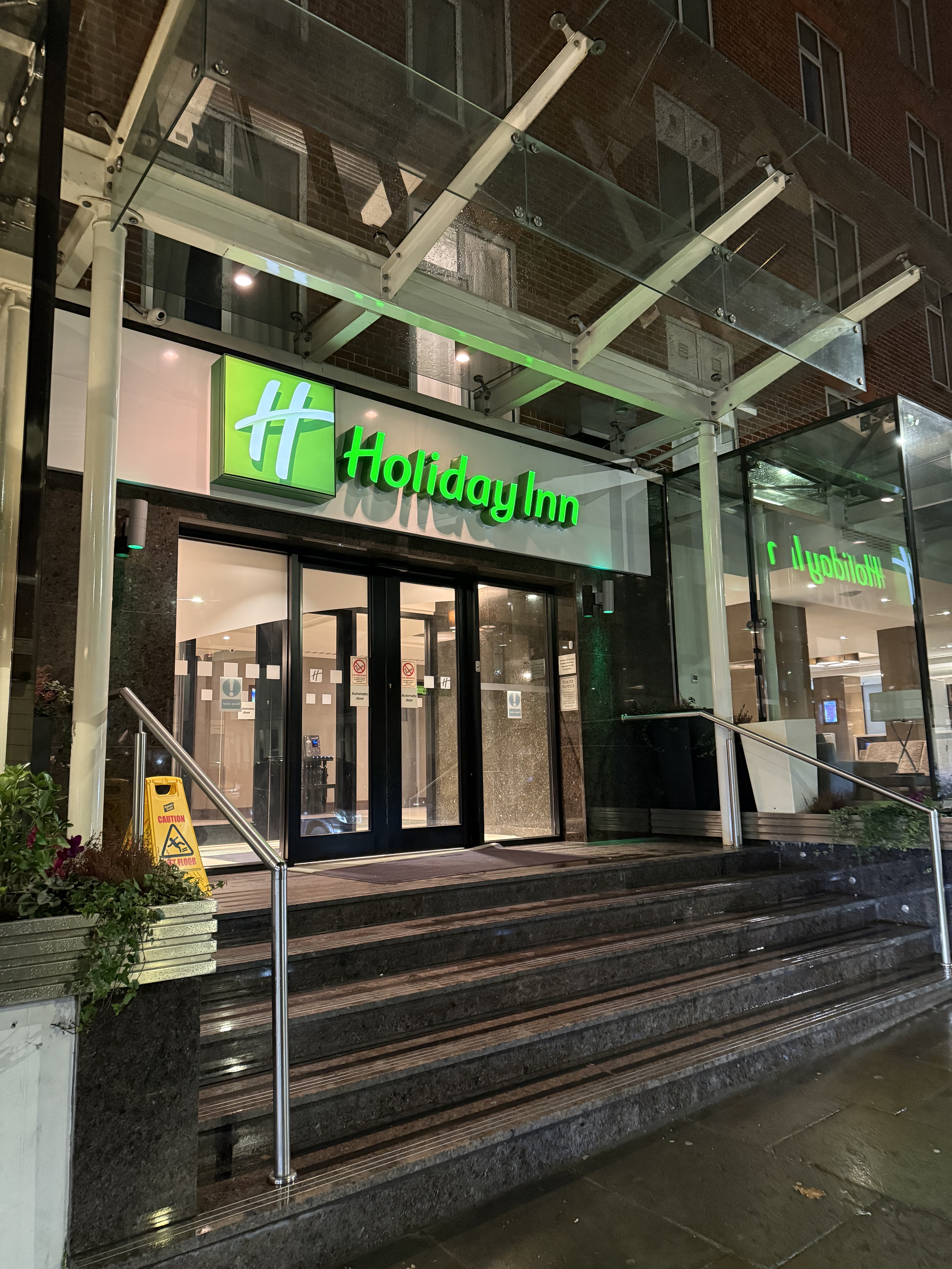 Traveling in England| 򿨿DվƵHoliday Inn Kensington London