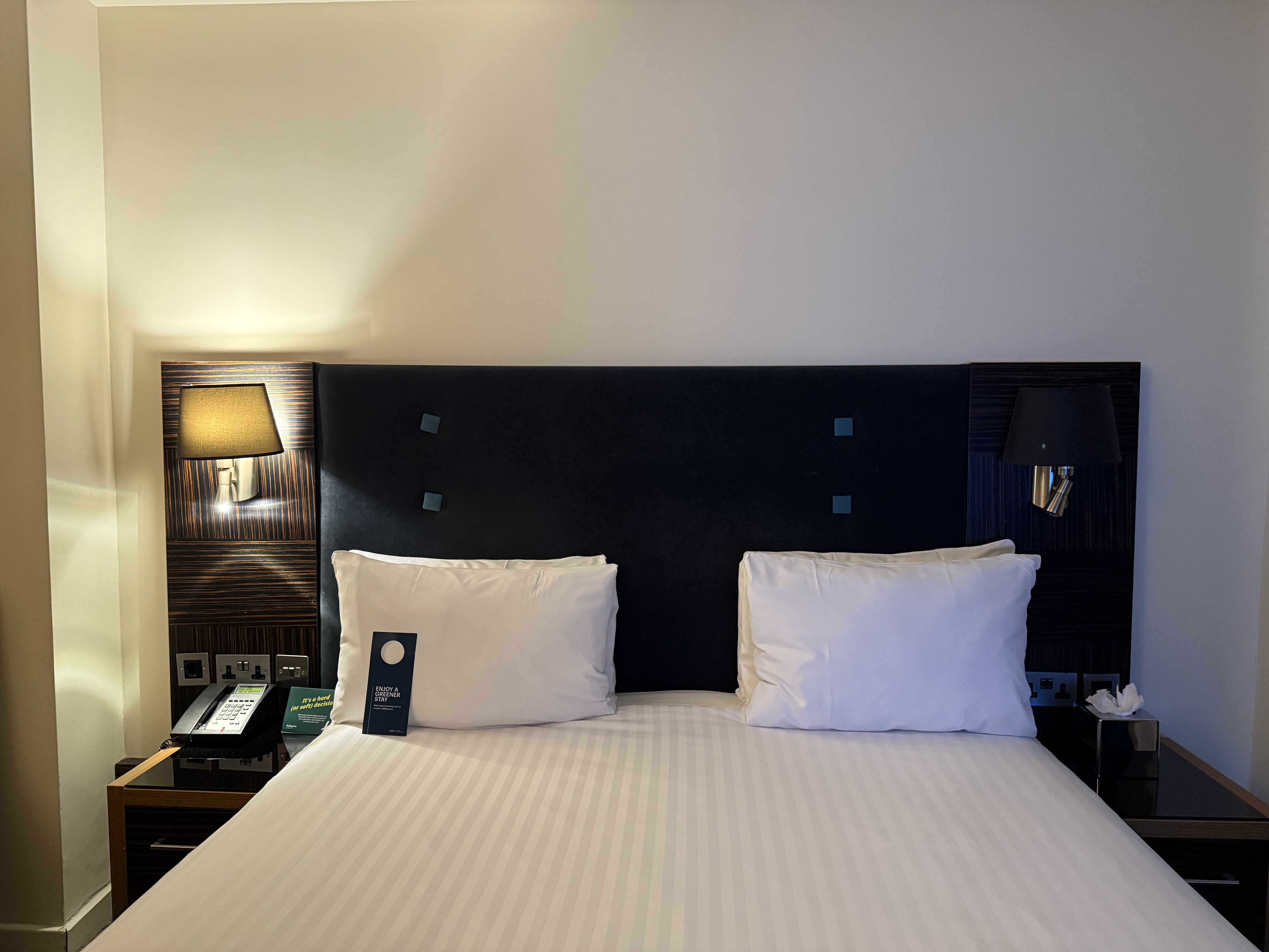 Traveling in England| 򿨿DվƵHoliday Inn Kensington London