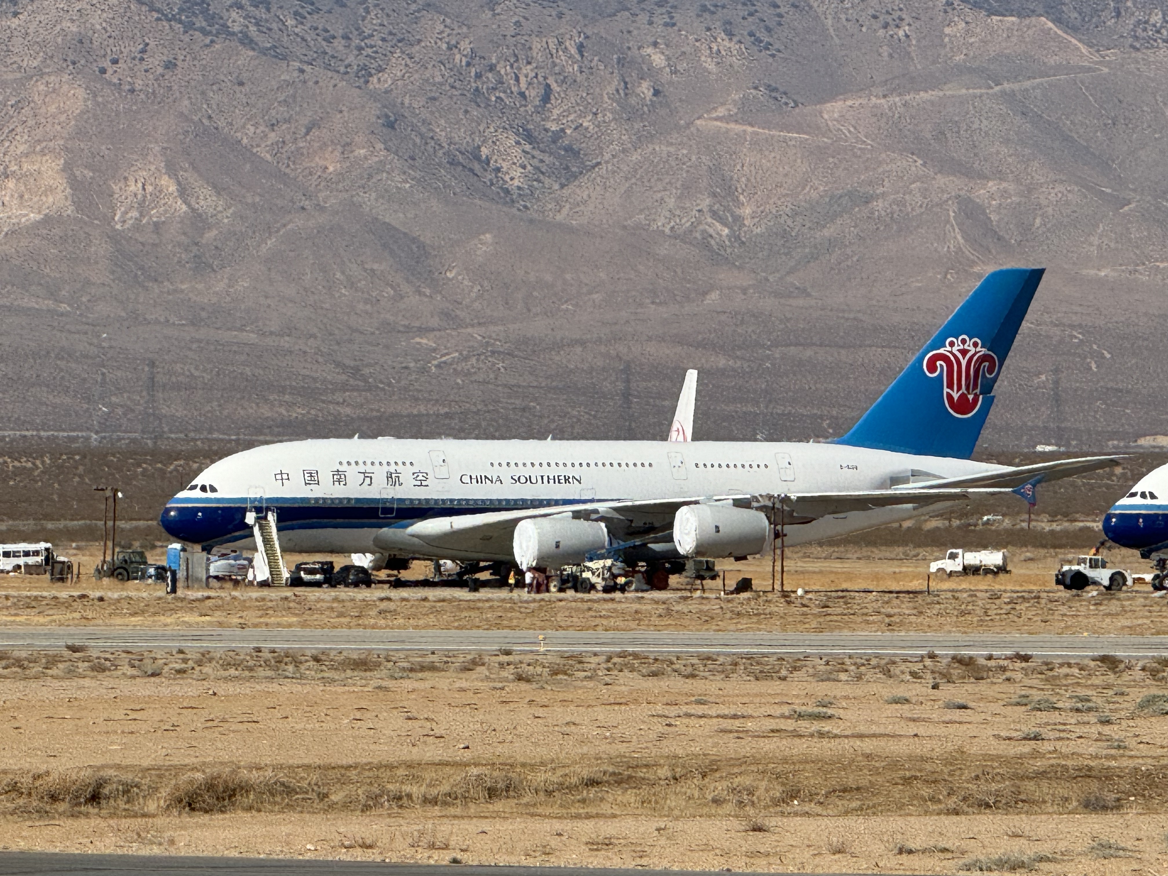 ĪΤ̽ϺA380