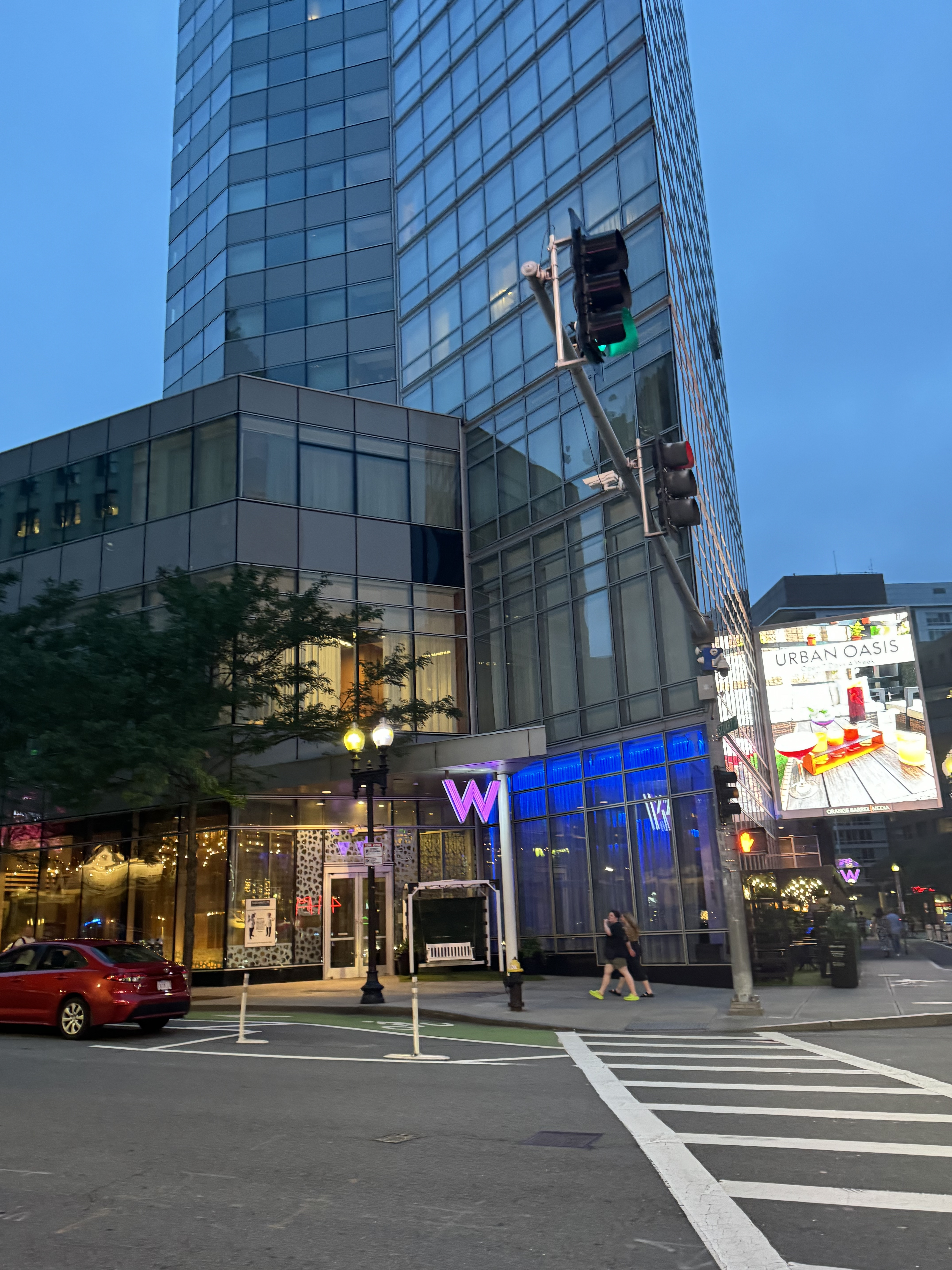 唐人街旁花哨夜店｜波士顿W酒店角房（附海港雅乐轩） W Boston & Aloft Seaport District