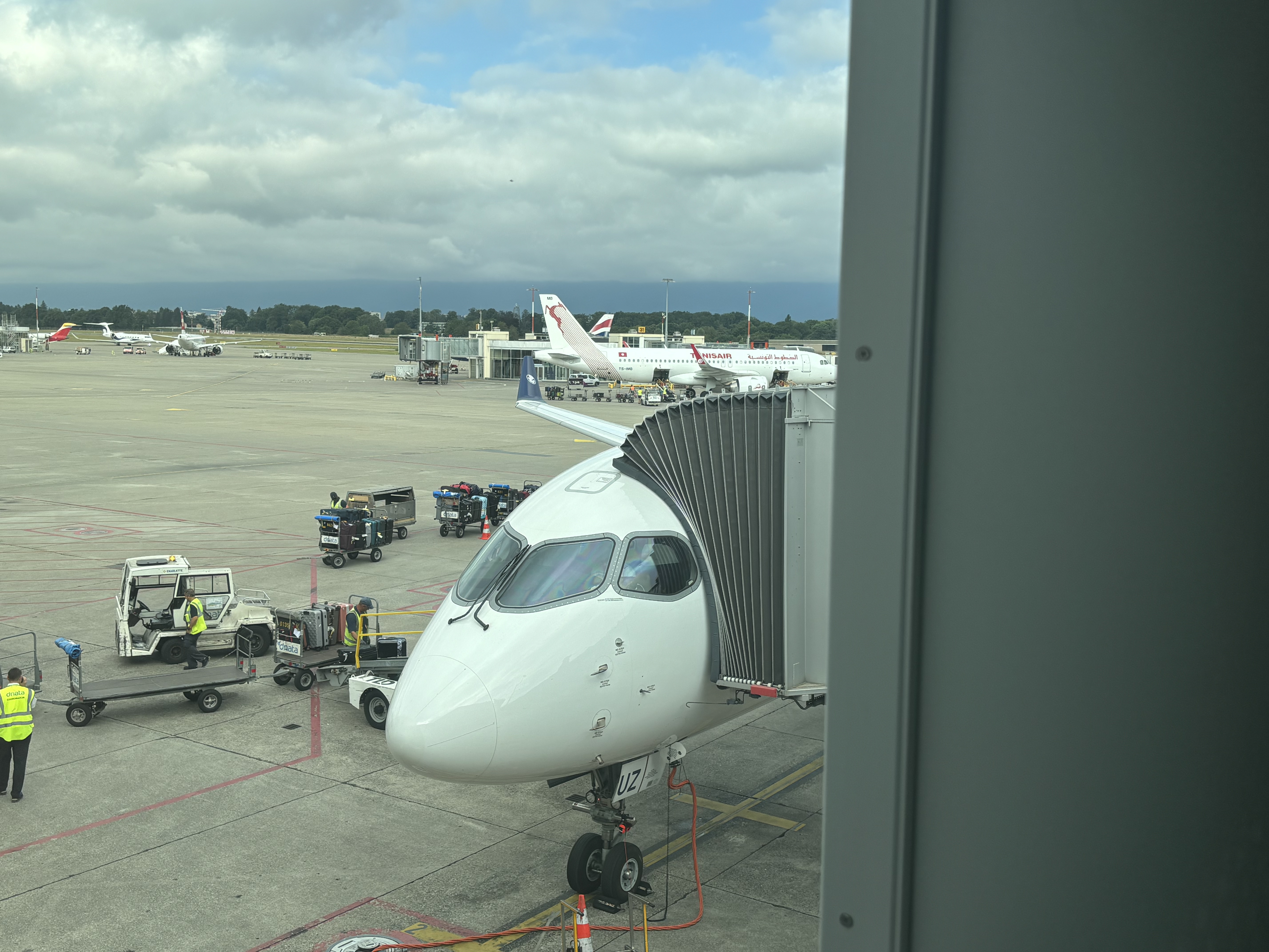 AF1643 -