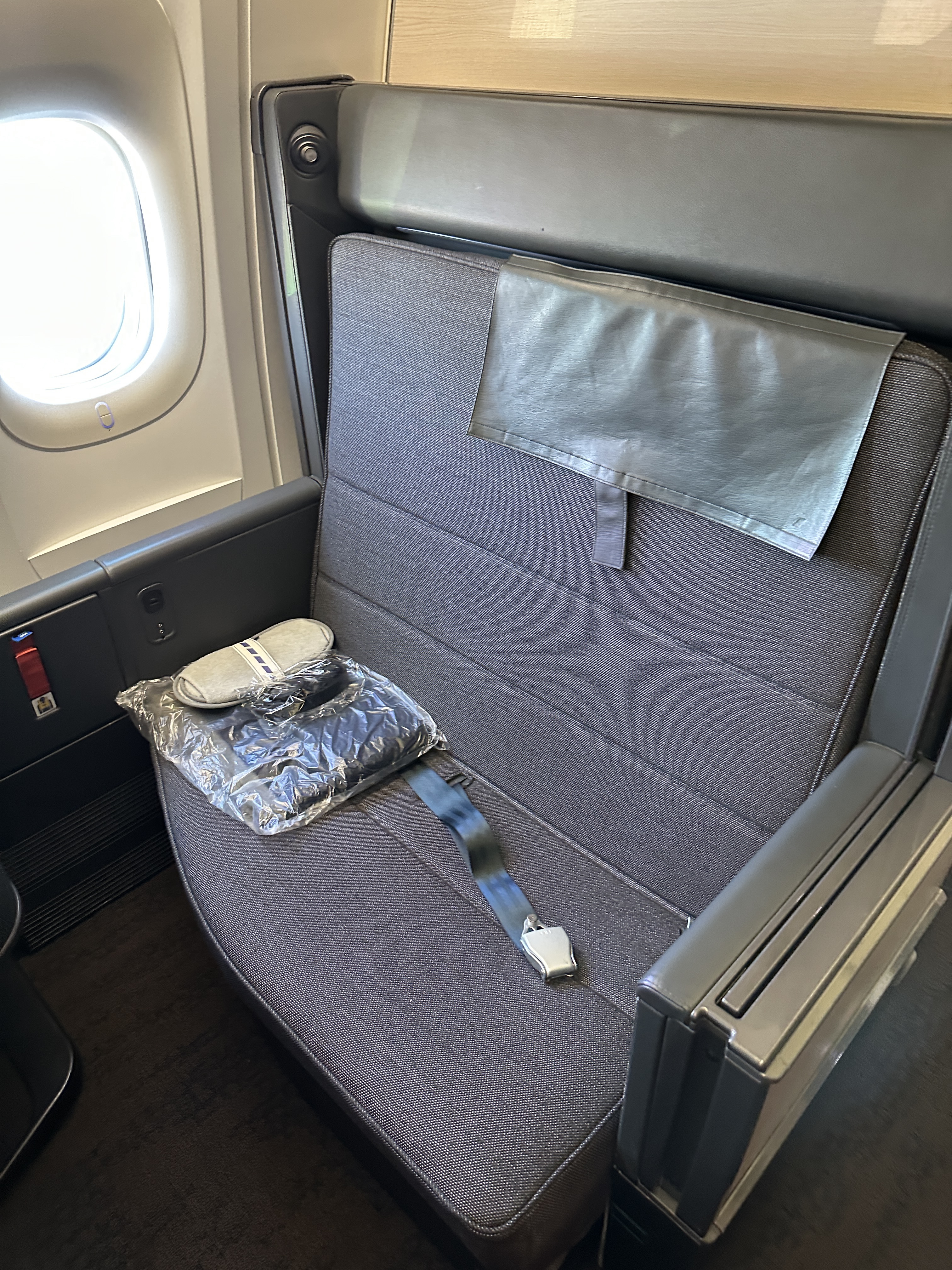 全日空新款77W超经舱体验~HND-PEK