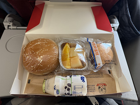 青鸟高飞-第一次乘坐青岛航空-打卡青岛航空成都-青岛-吉隆坡QW9772-QW9893航班