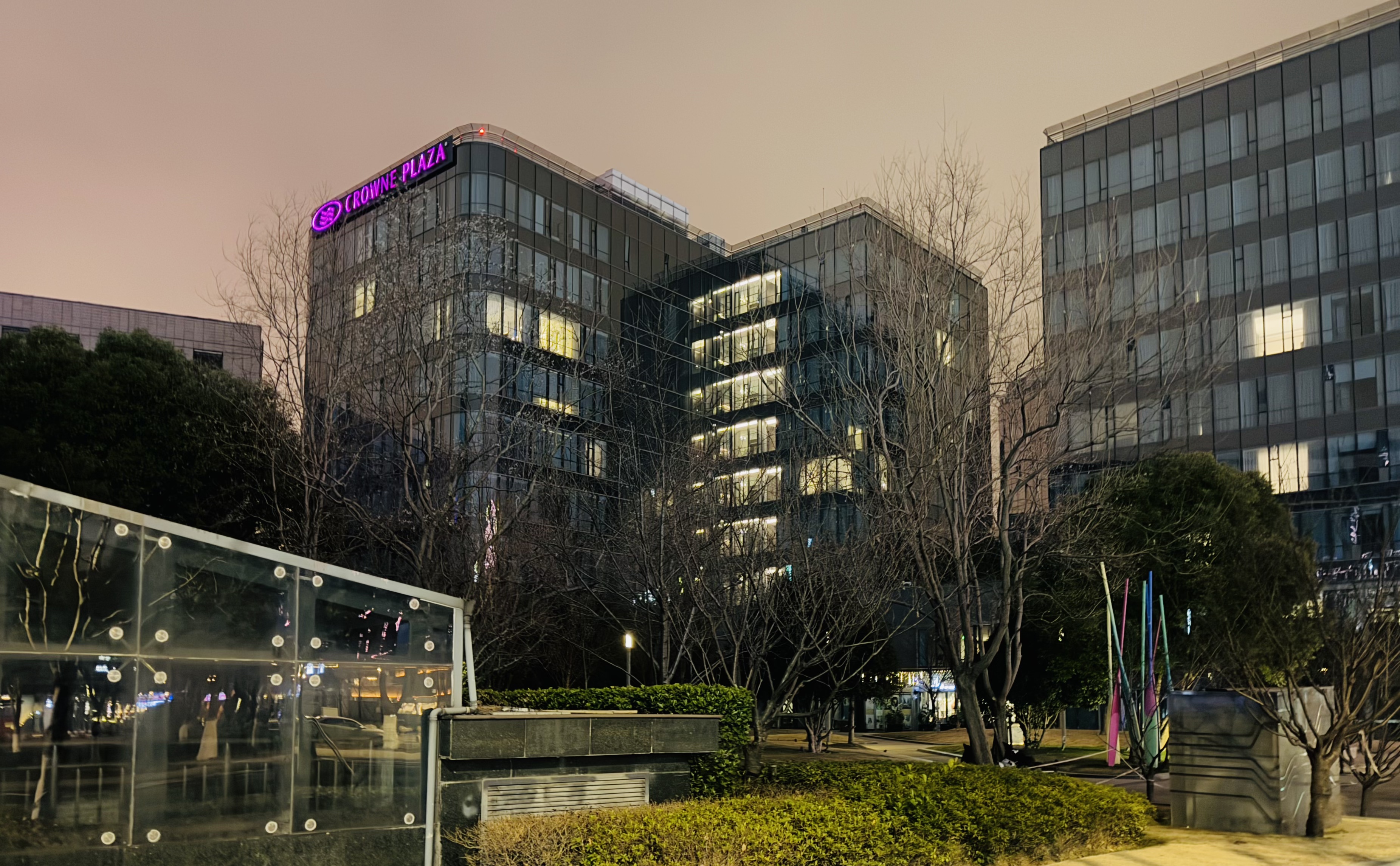 •ɺ|ϺŽ𳼻ʹڼվƵ(Crowne Plaza Shanghai Hongqiao)