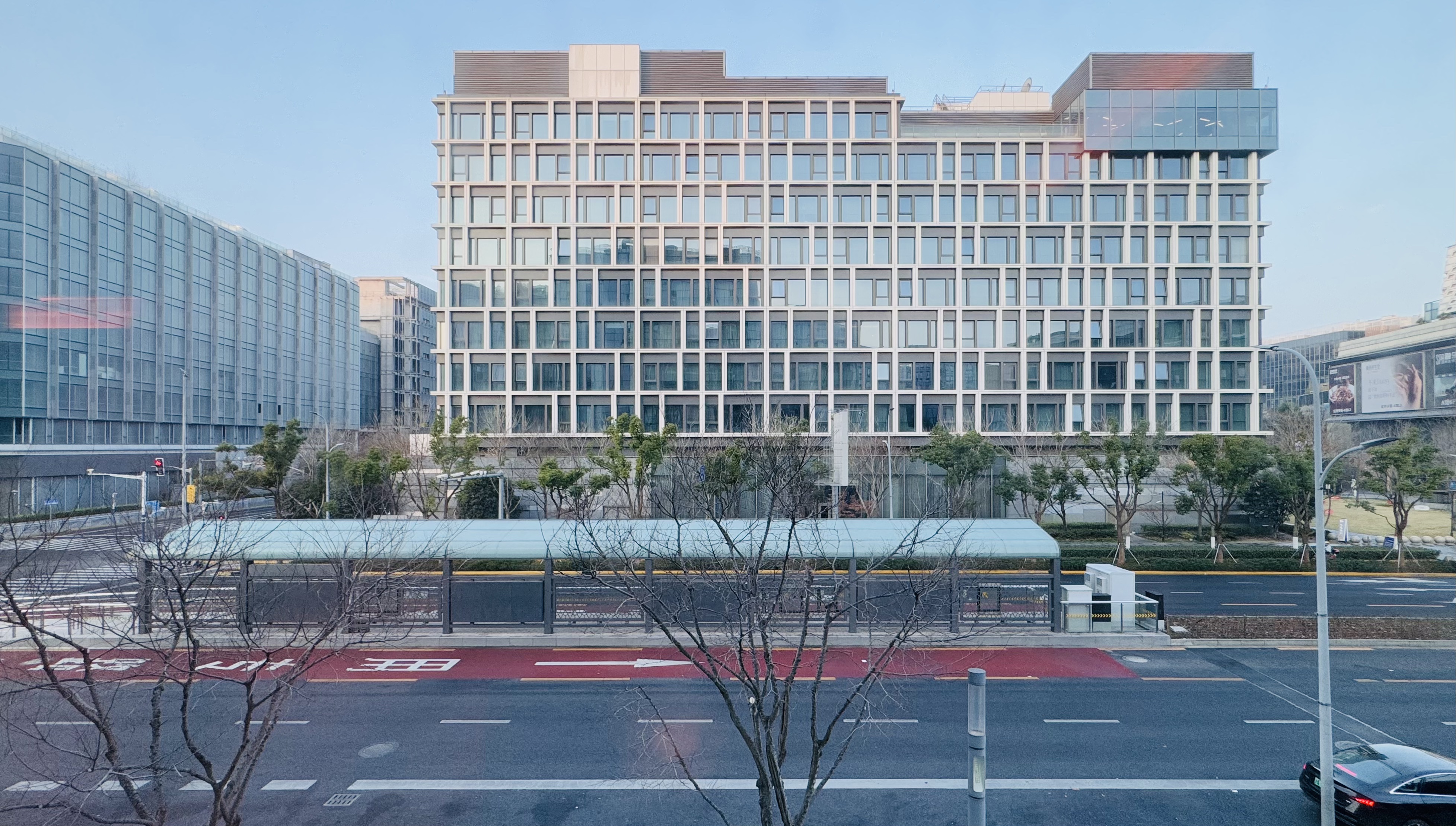 •ɺ|ϺŽ𳼻ʹڼվƵ(Crowne Plaza Shanghai Hongqiao)