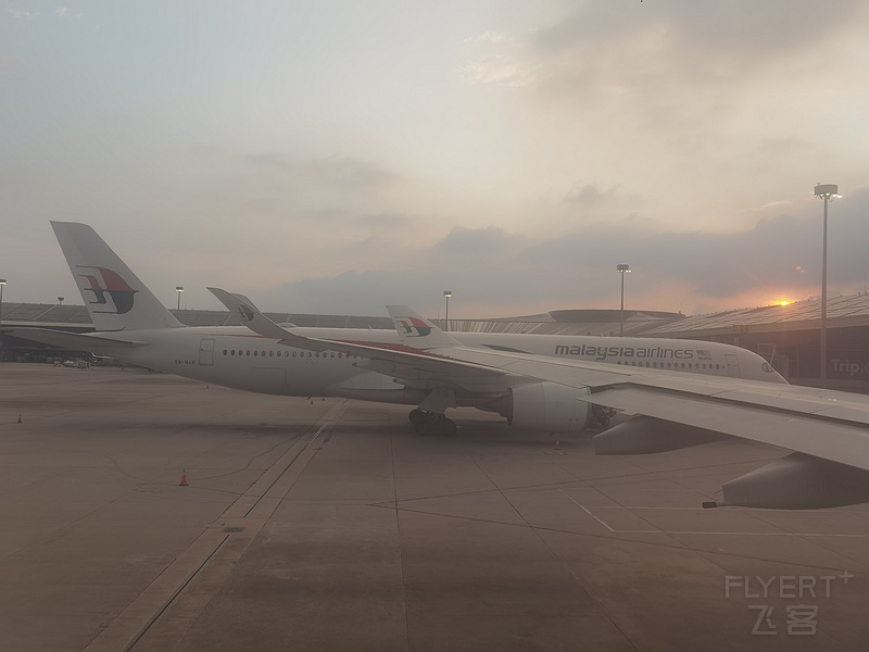 191241Fe9b9X352uWAllto.jpg