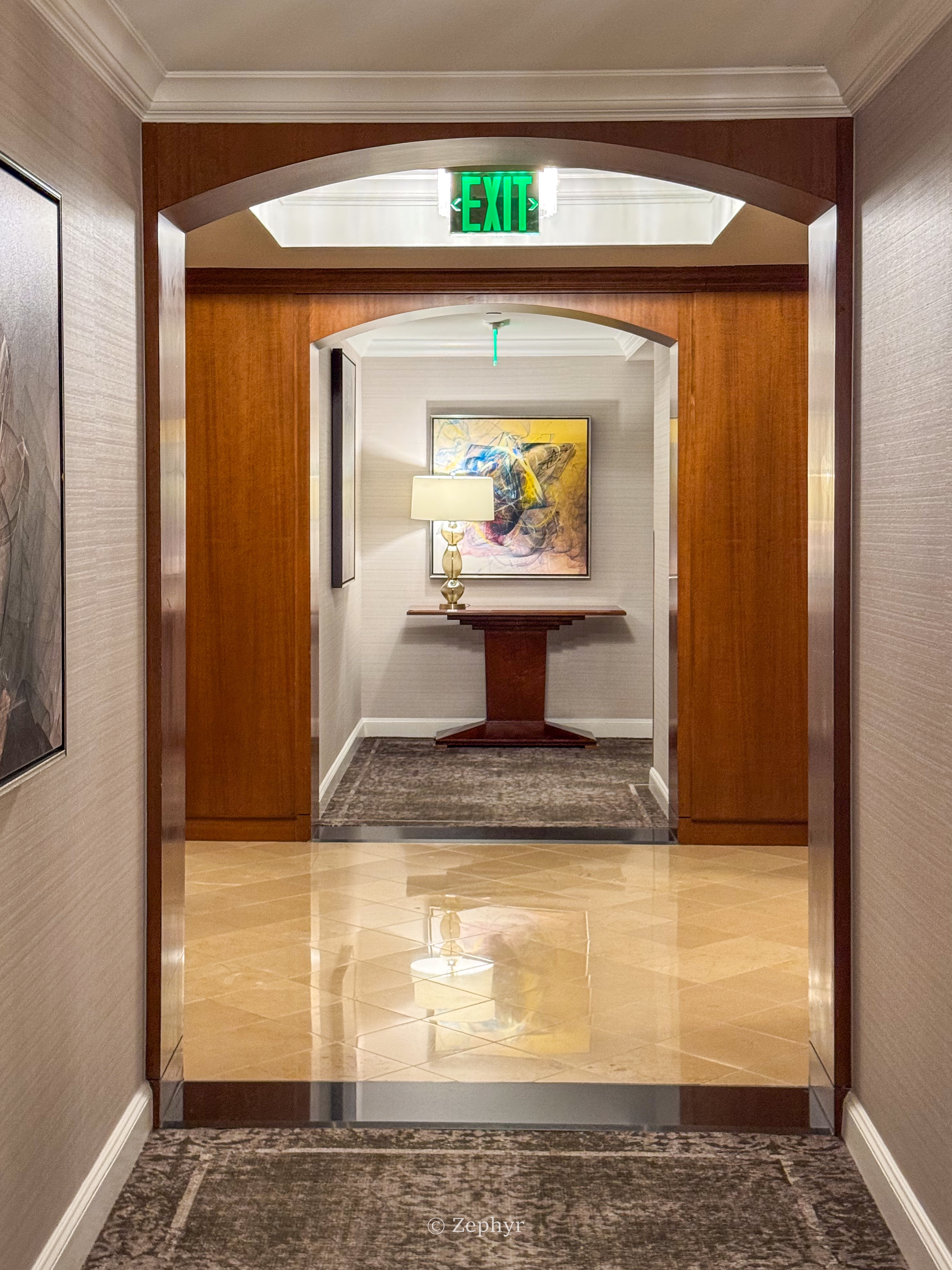 ȻһµĴ˹˼ ׷ The Ritz-Carlton, Dallas, Deluxe Suite