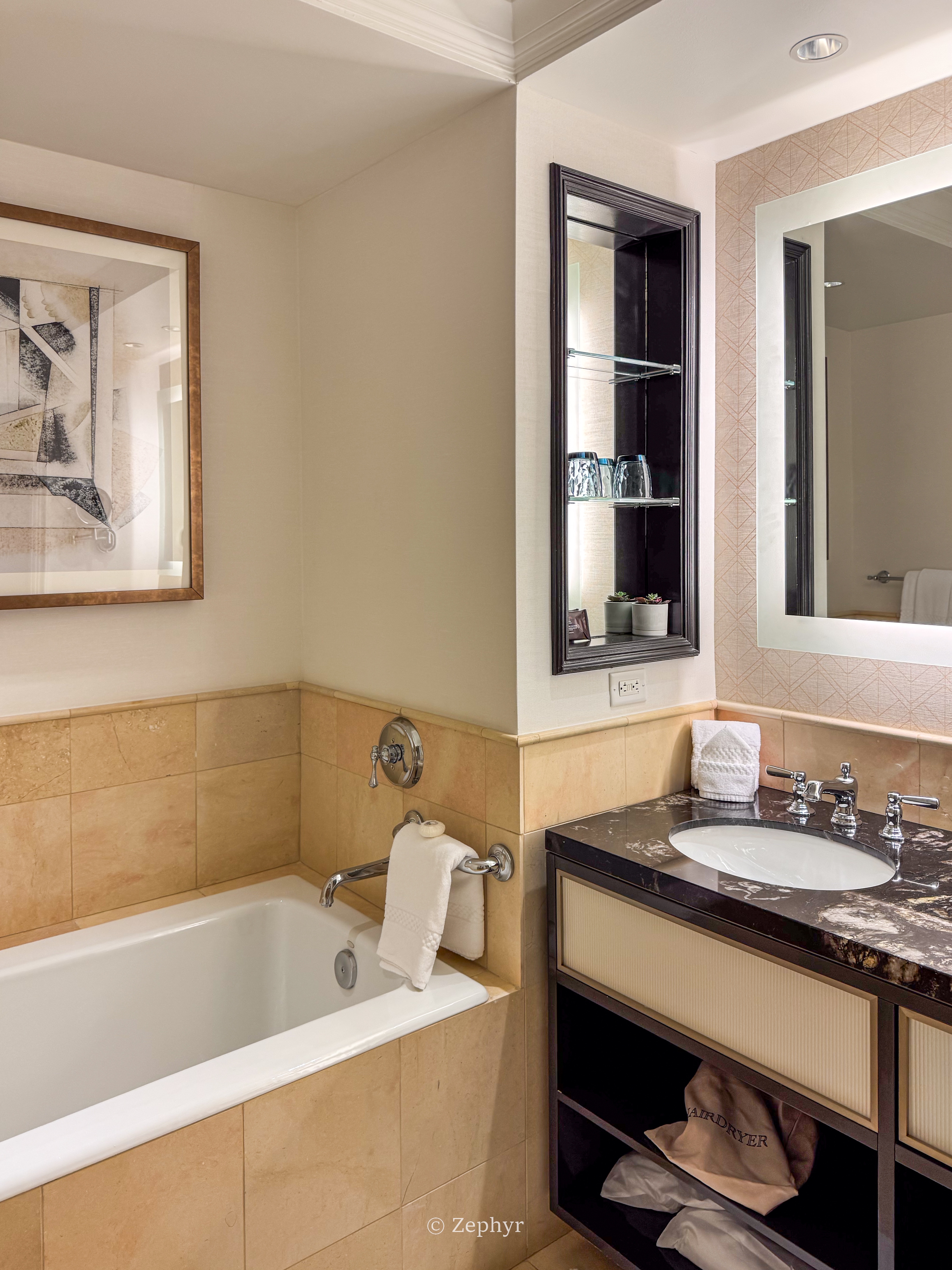 ȻһµĴ˹˼ ׷ The Ritz-Carlton, Dallas, Deluxe Suite